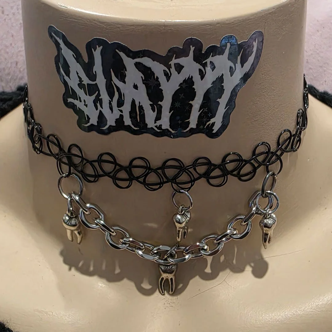 CHOKERS-BLACK-TEETHGARLAND.jpg