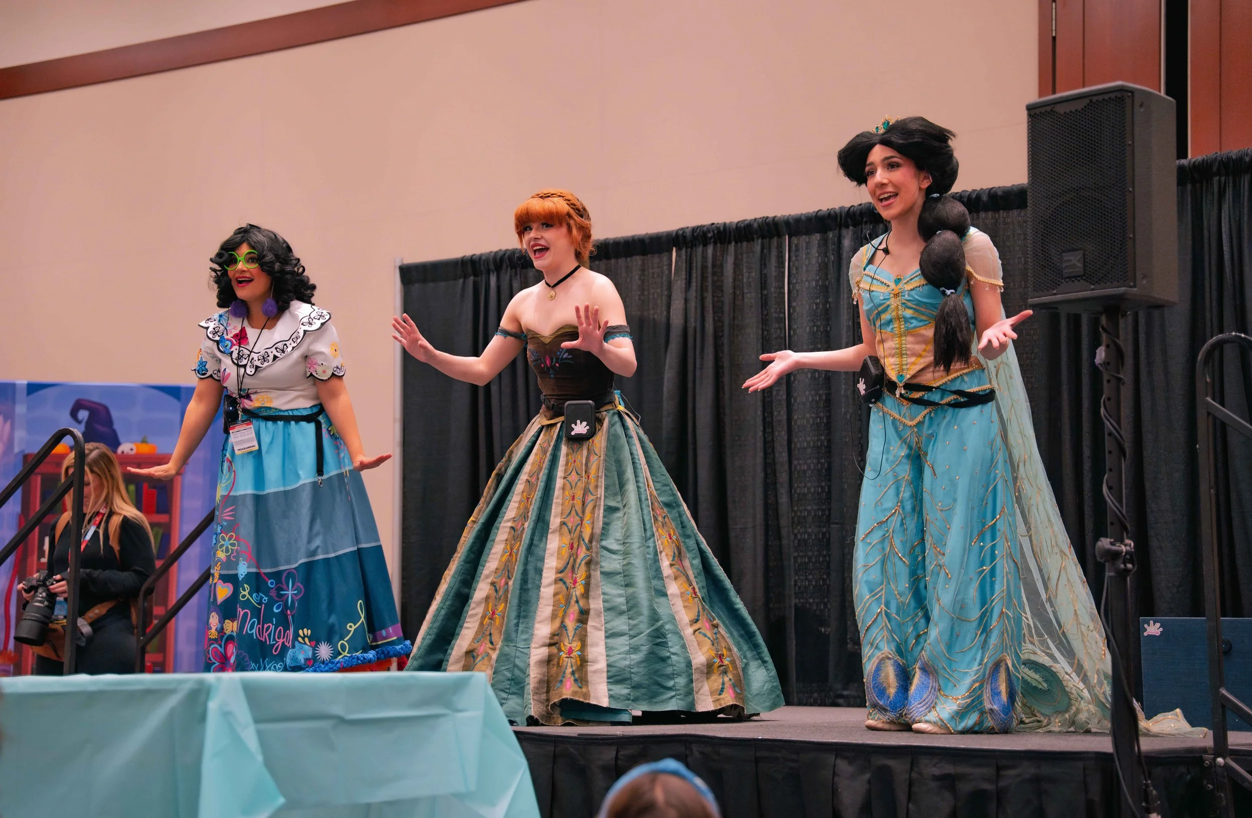 mirabel-anna-jasmine-live-vocalist-performer-corporate-event (1).jpg