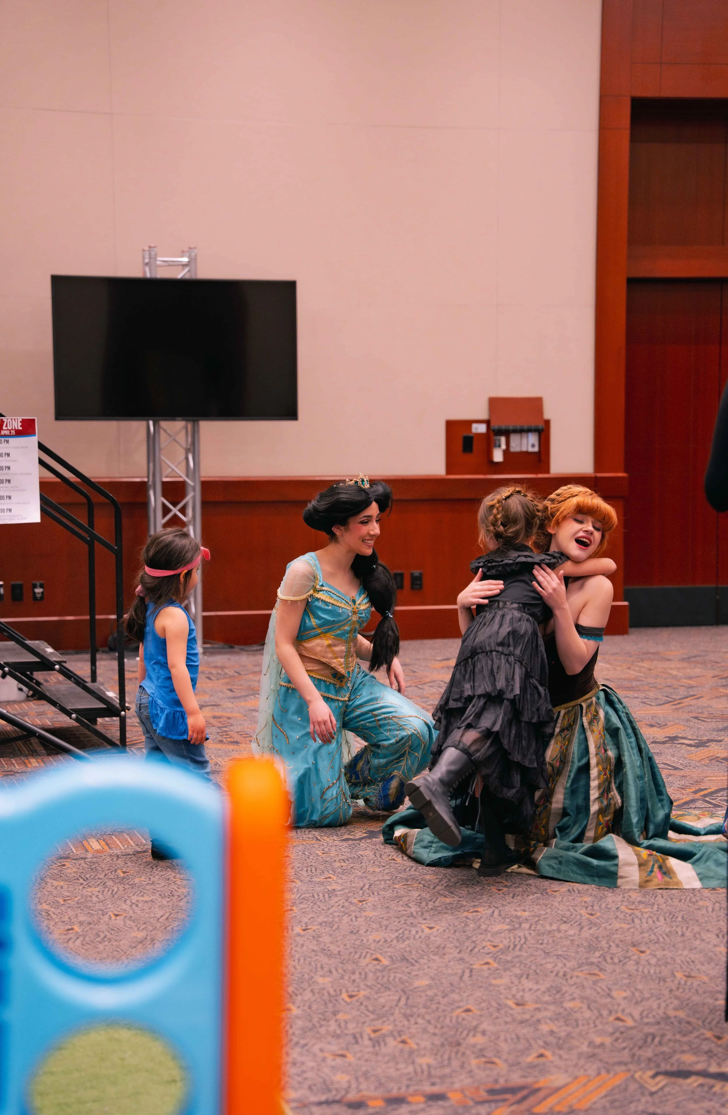 anna-frozen-elsa-jasmine-aladdin-calgary-expo-outdoor-public-event-entertainment-yyc.jpg