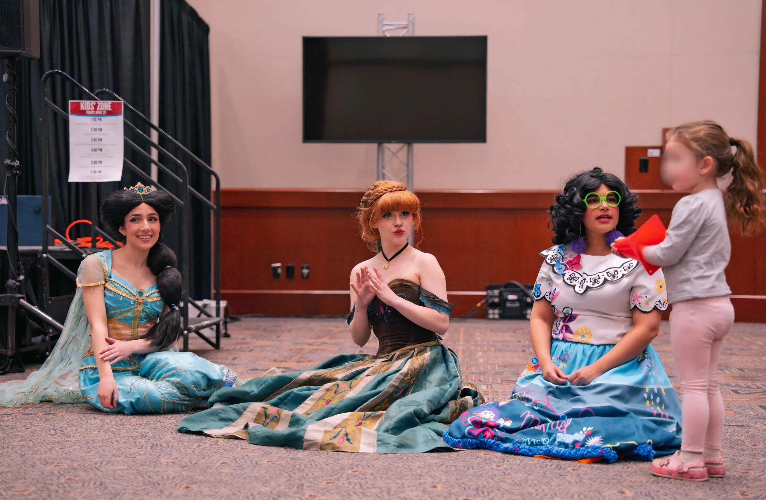 mirable-jasmine-anna-frozen-calgary-expo-outdoor-public-event-entertainment-yyc.jpg