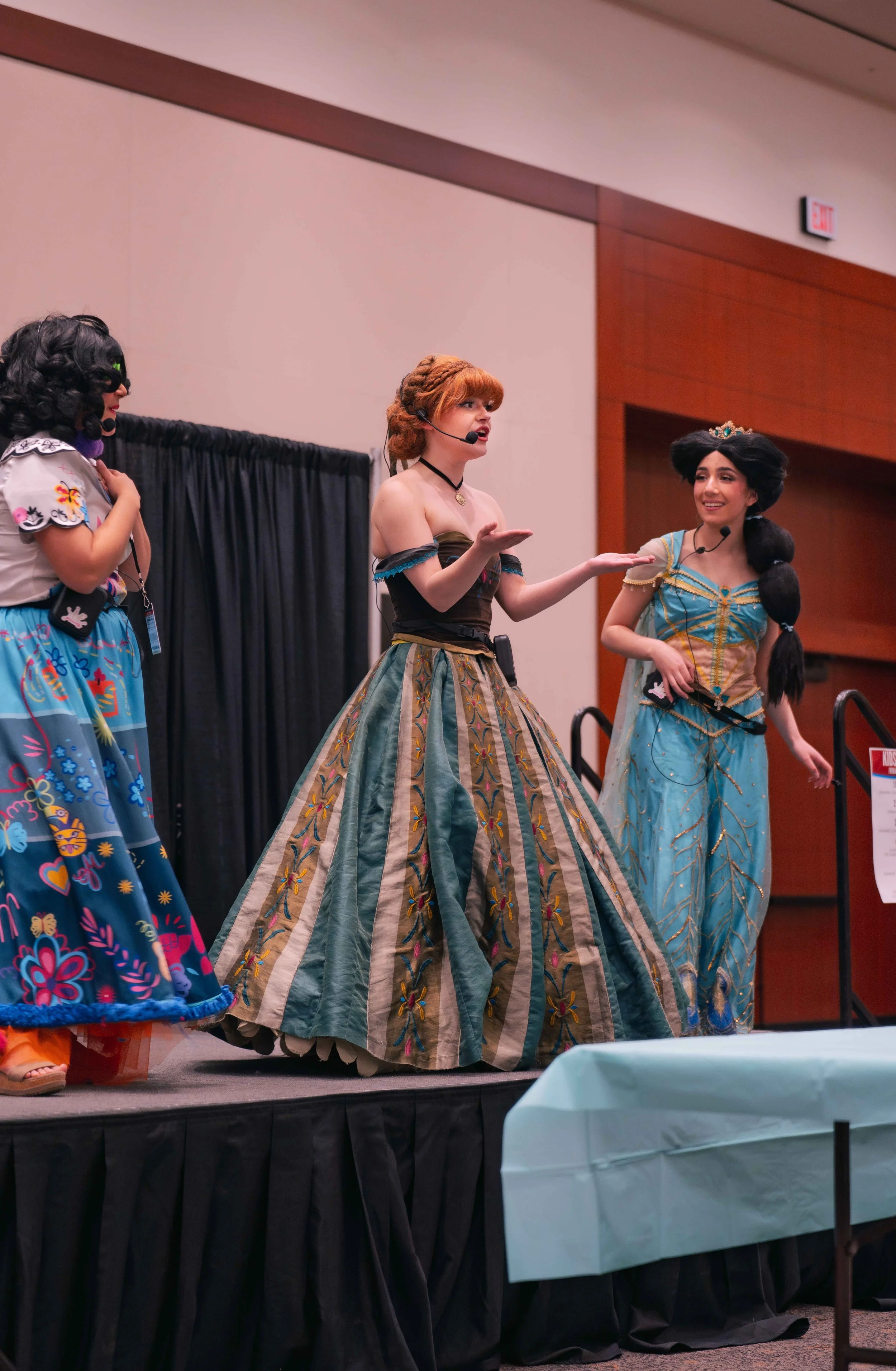 jasmine-encanto-anna-frozen-calgaryexpo-calgary-business-holiday-party-character-entertainment.jpg