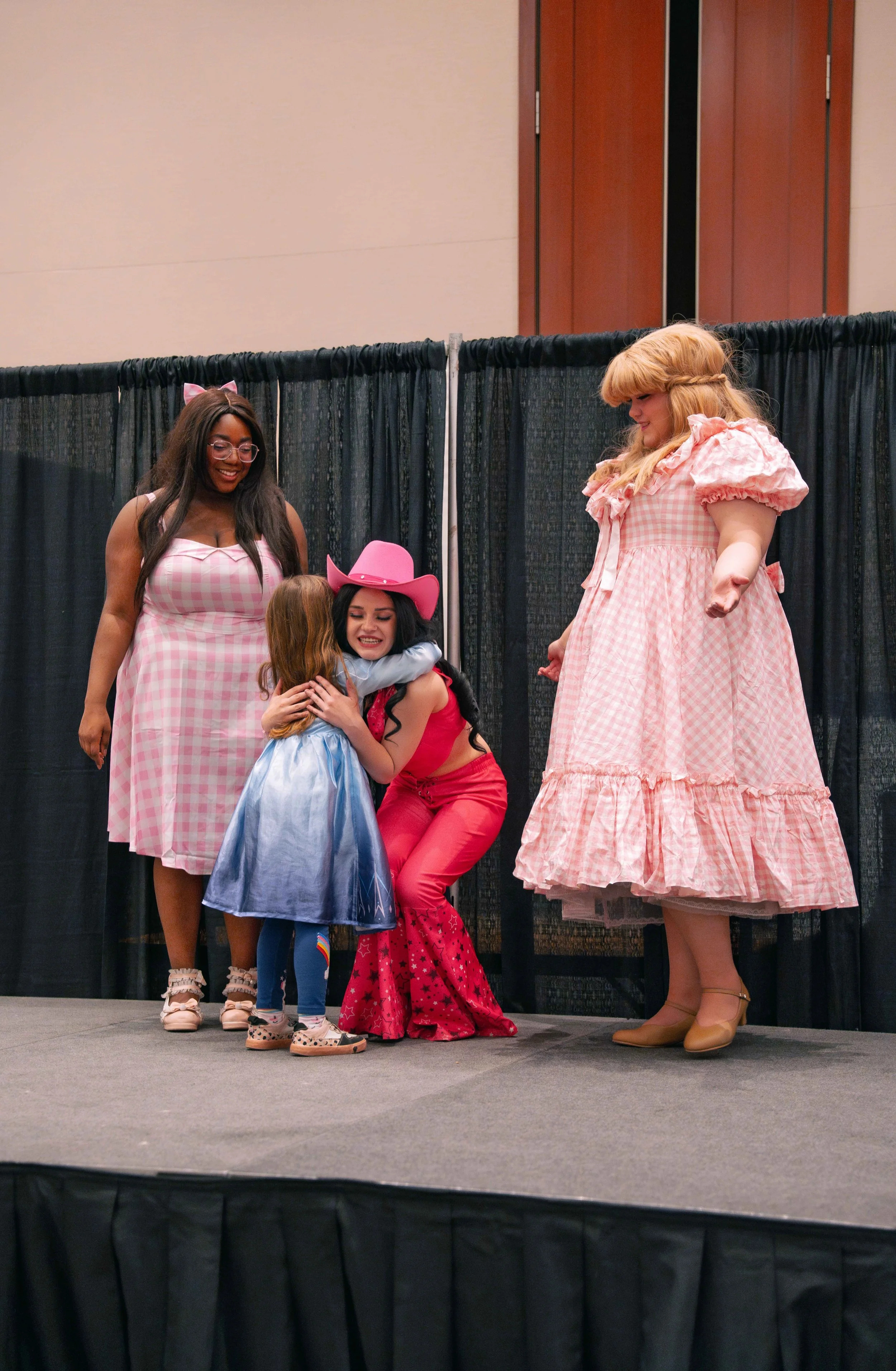 mirable-jasmine-anna-frozen-calgary-expo-outdoor-public-event-entertainment-yyc (1).jpg