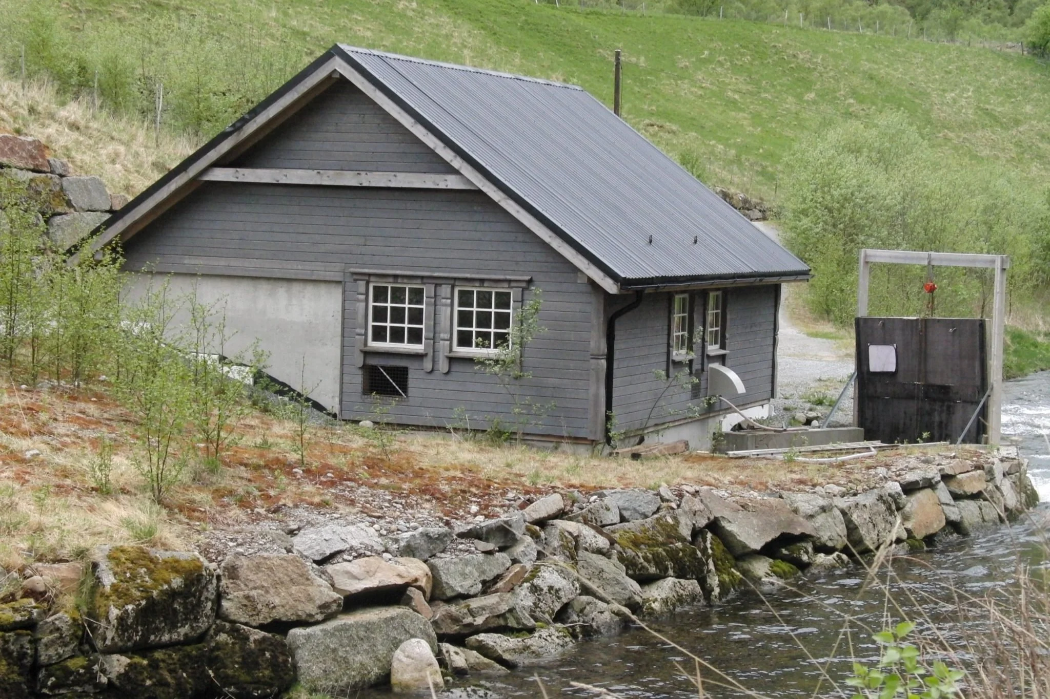 Kraftverket til Indrebø kraftverk.