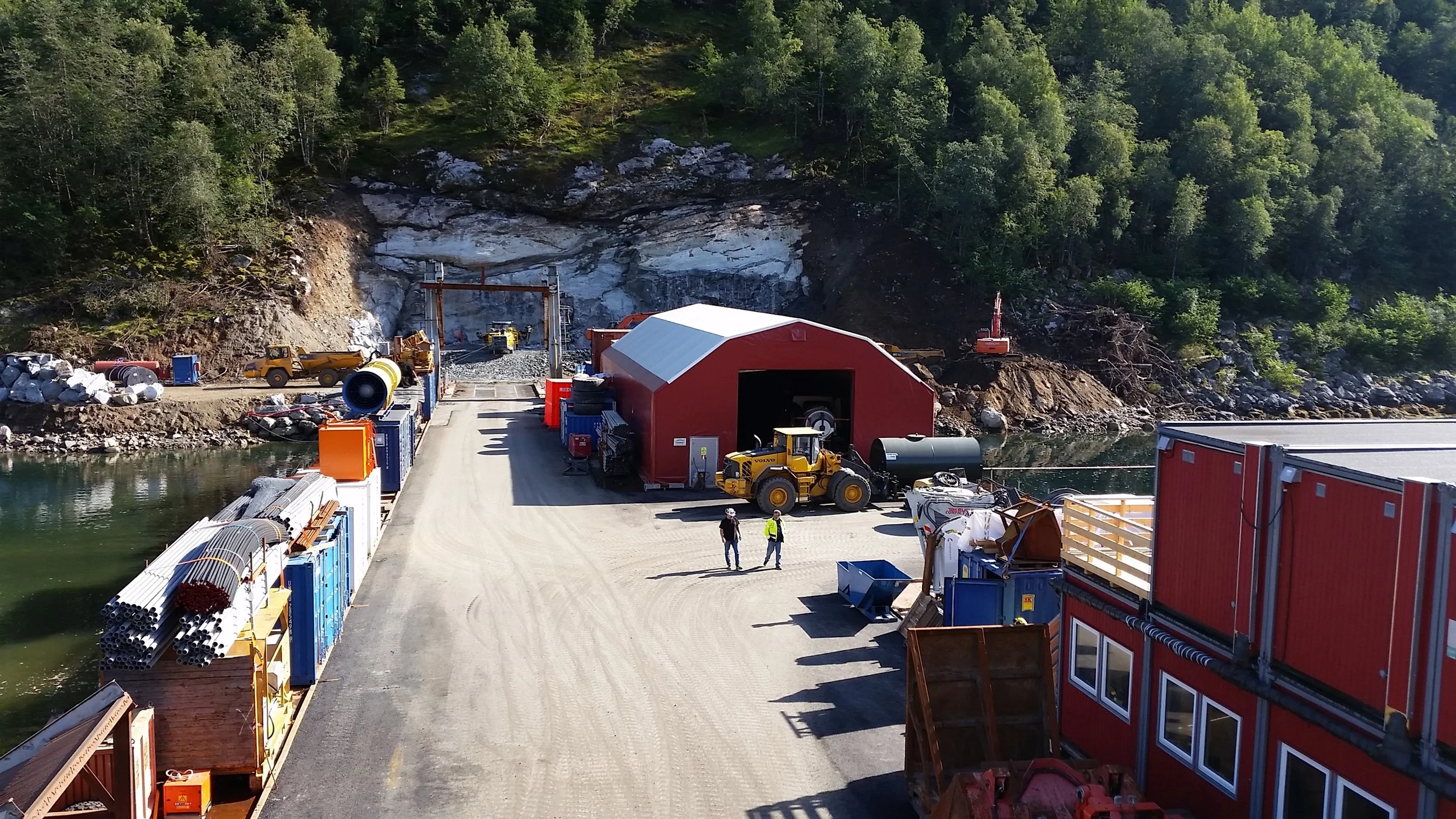 Utbygging langs Fjærlandsfjorden