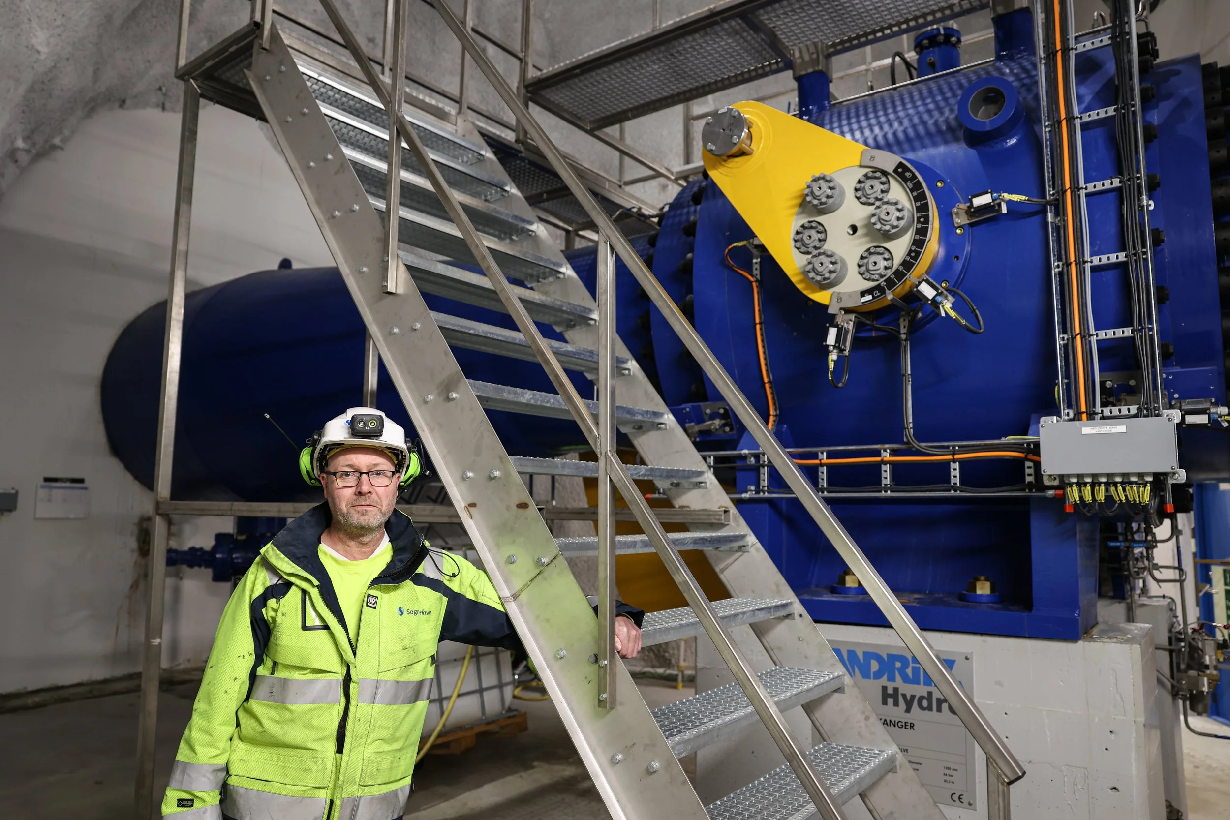 Portrettbilete ein person ved turbin