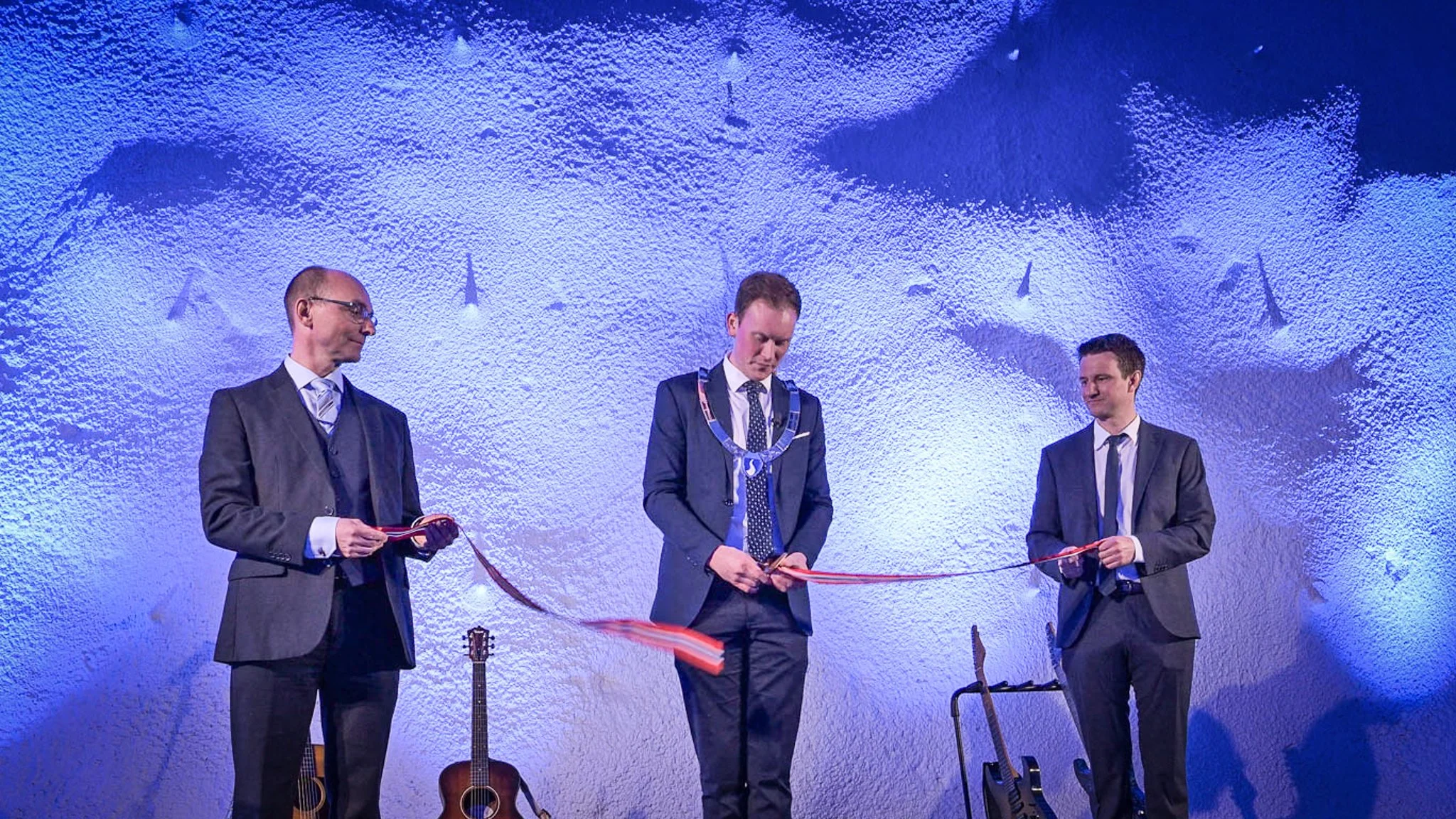 Opning av kraftverket. snorklipping