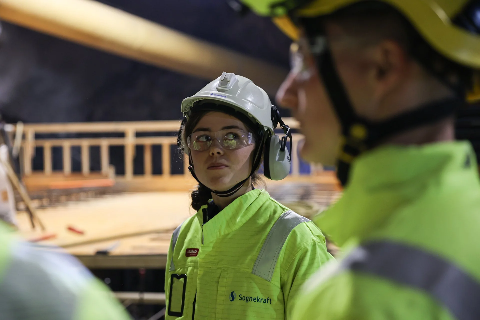 Anna Torvund ser seg rundt