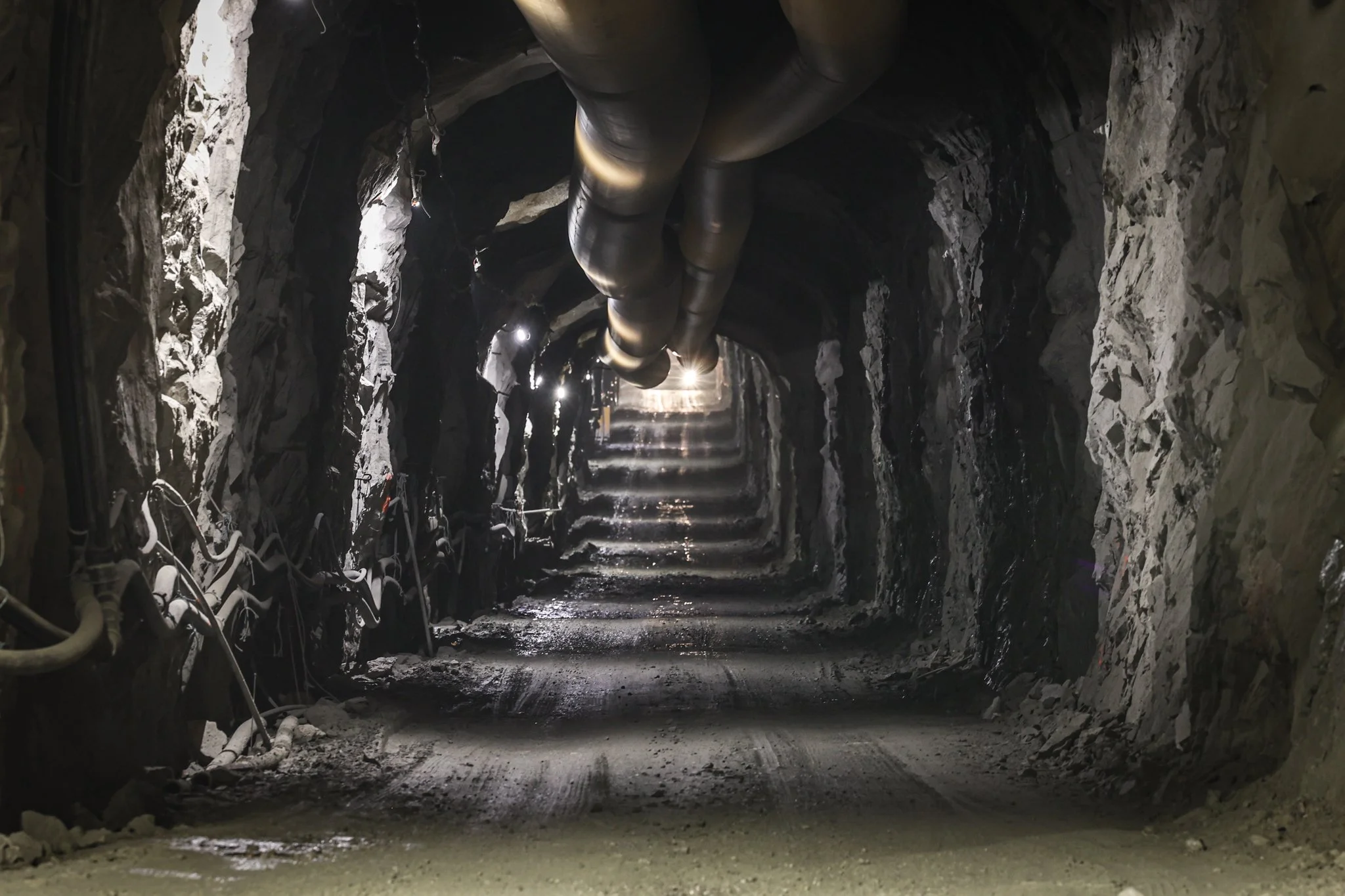 Bilete av tunnelen ved Håastrondi