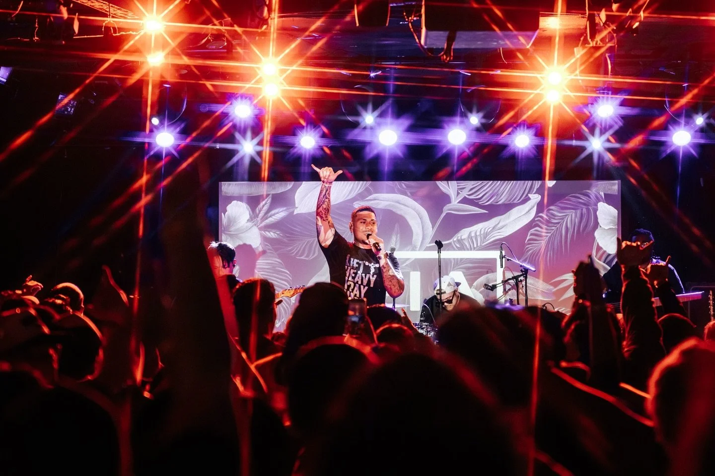 &ldquo;HOWS THE LOVE ME TOUR GOING SO FAR?&rdquo;

All I can say is&hellip; GOD IS GREAT🙌🏾

Thank you to everyone who showed up and showed out for us at every show so far.🥹

16 Days, 11 Shows, 10 States, 6 COMPLETELY SOLD OUT😤🔥 WOW❤️ 

15 shows 