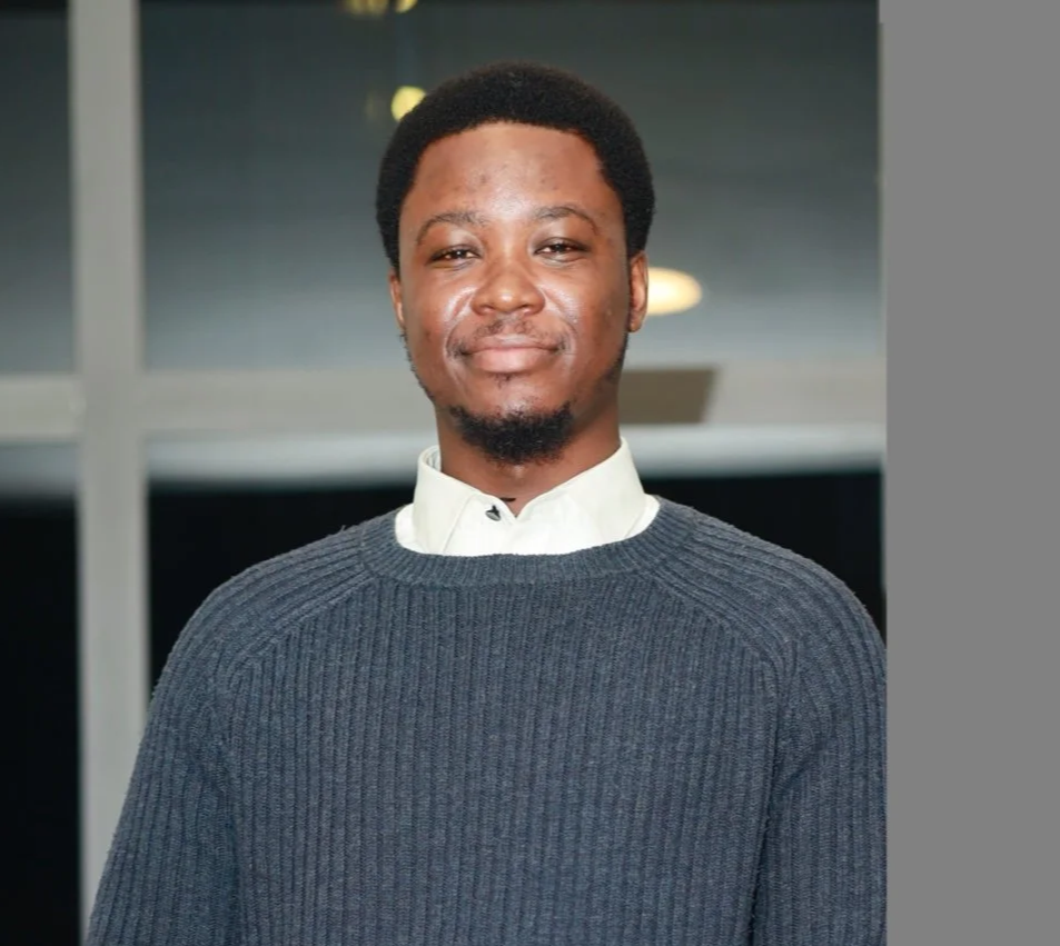 Default user avatar icon with a gray circle background and a white silhouette of a person.