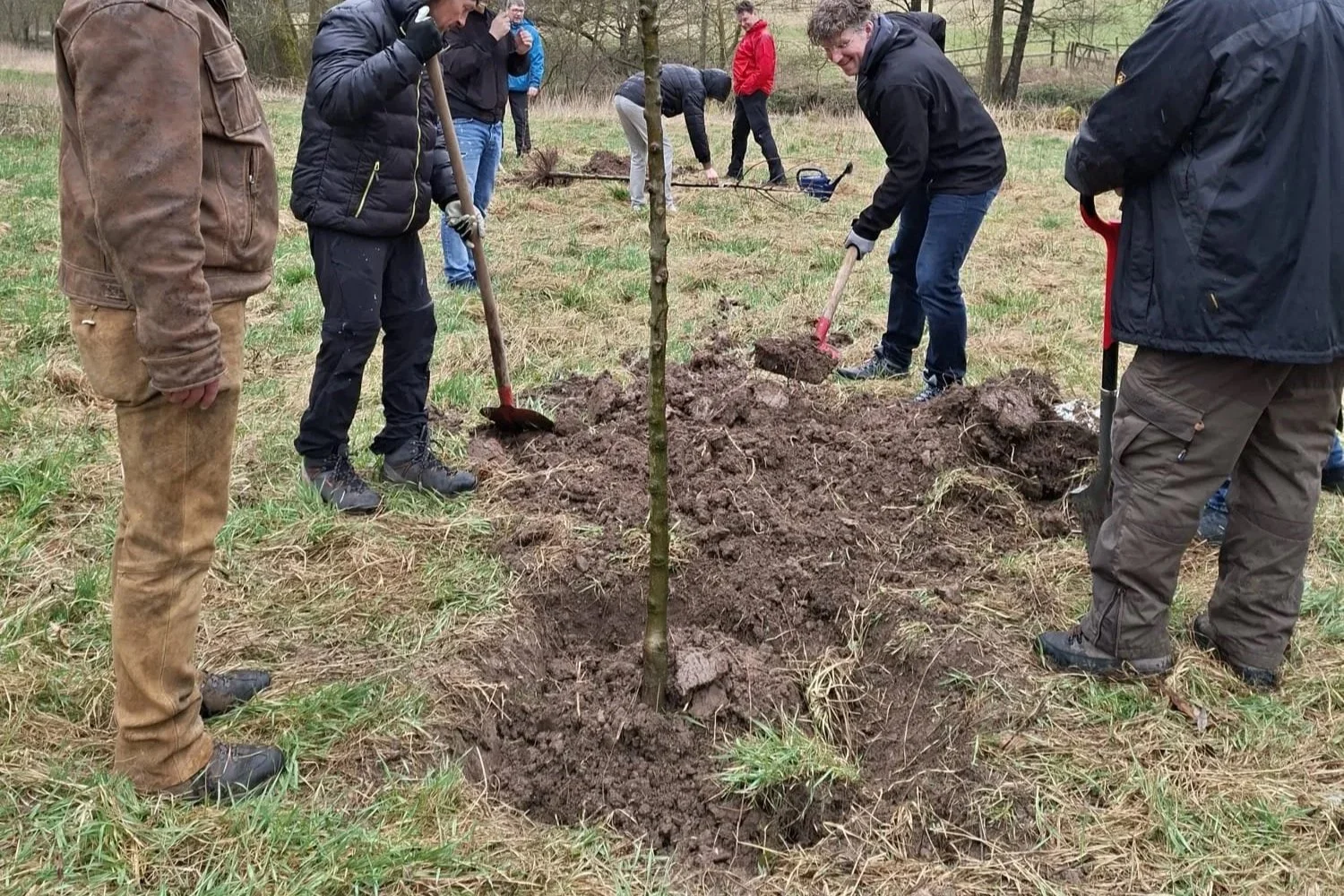Zwischen KI und k.o.: Warum Teams wieder raus müssen