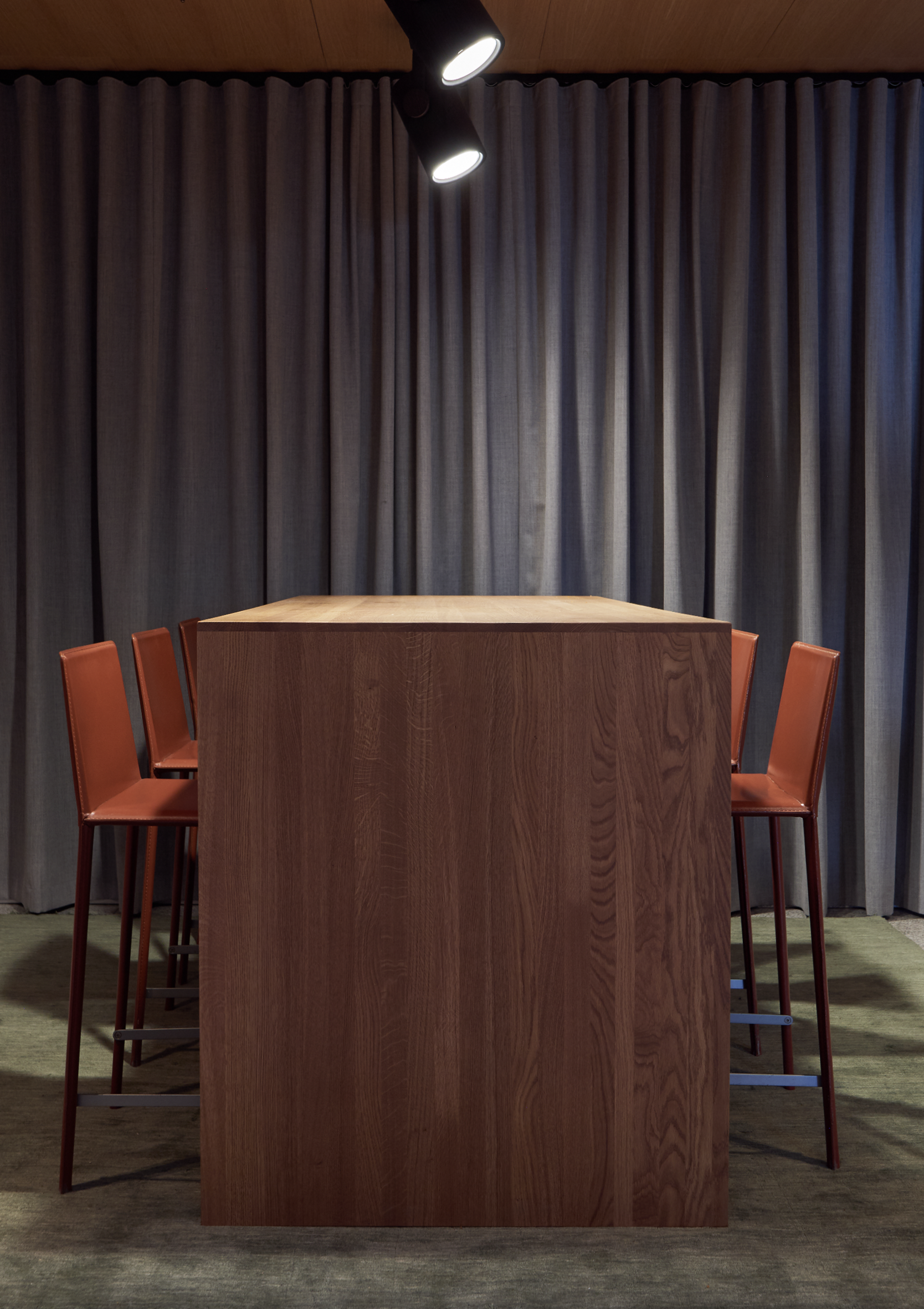 Harbitz High Table