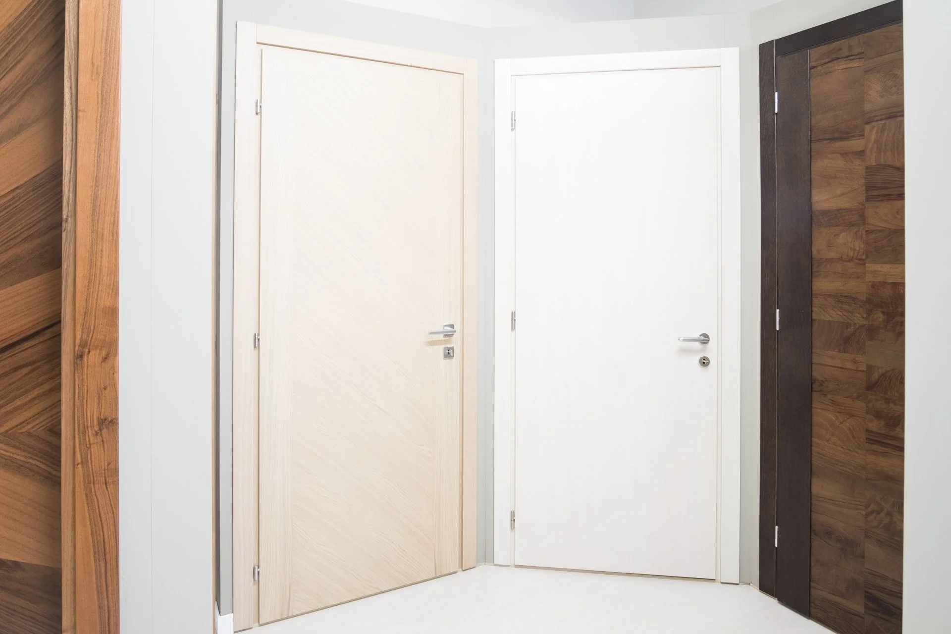 Progettazione e installazione porte interne in legno su misura a Mantova