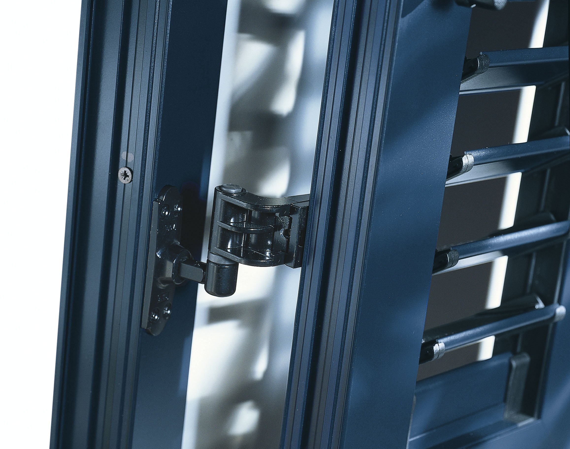 Progettazione e installazione oscuranti in legno e alluminio a Mantova