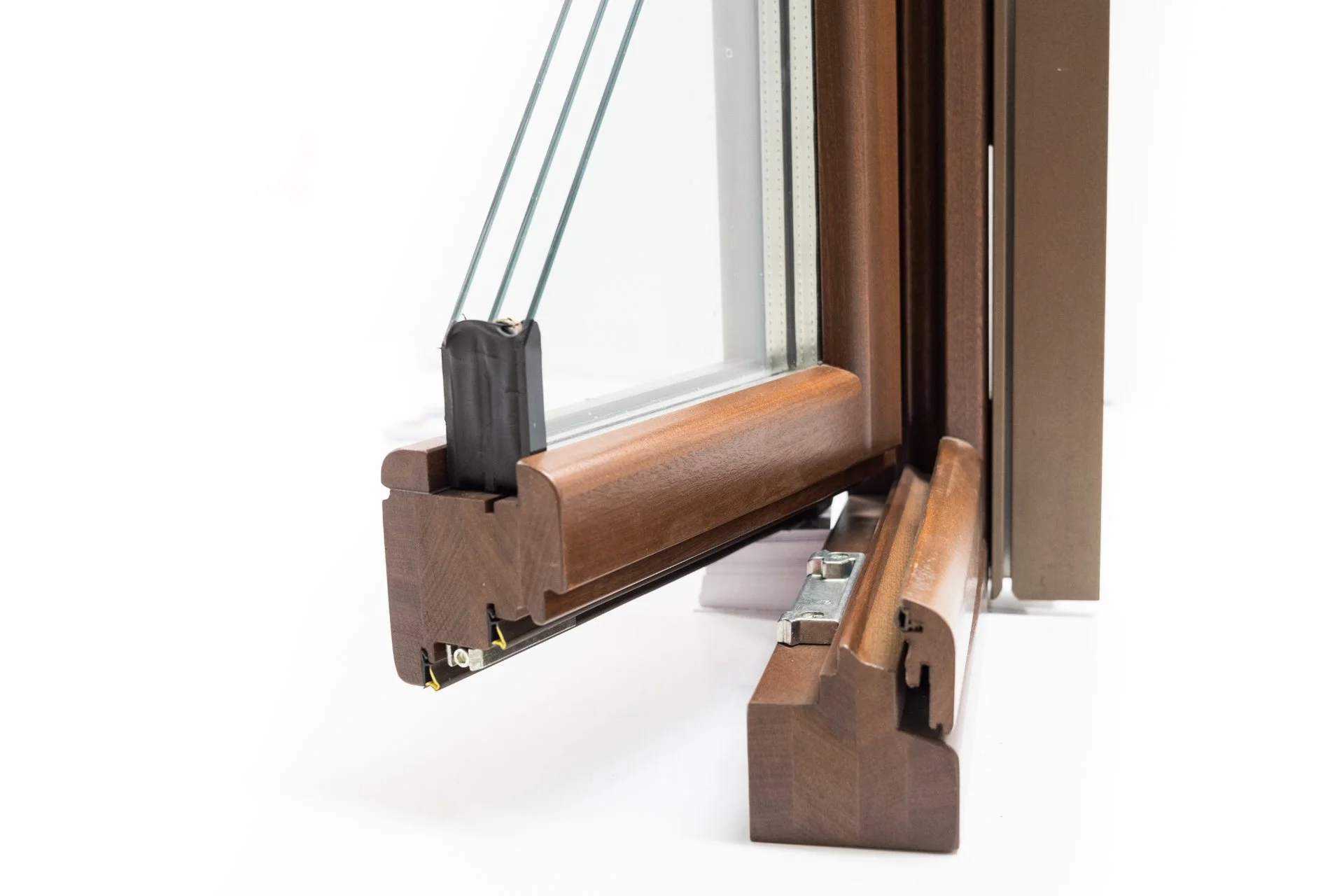 Progettazione e installazione di finestre isolanti su misura a Mantova