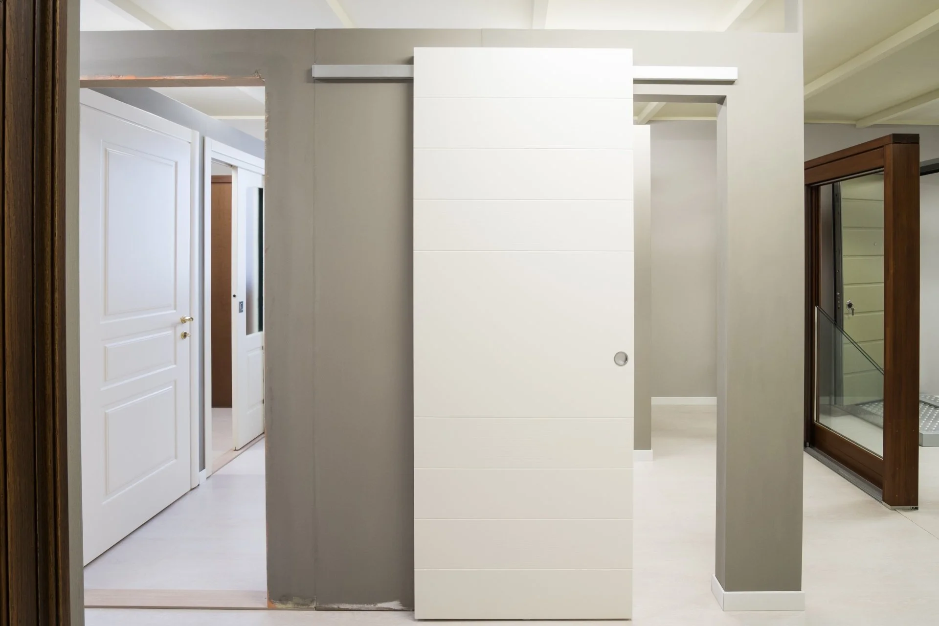 Progettazione e installazione porte interne in legno su misura a Mantova