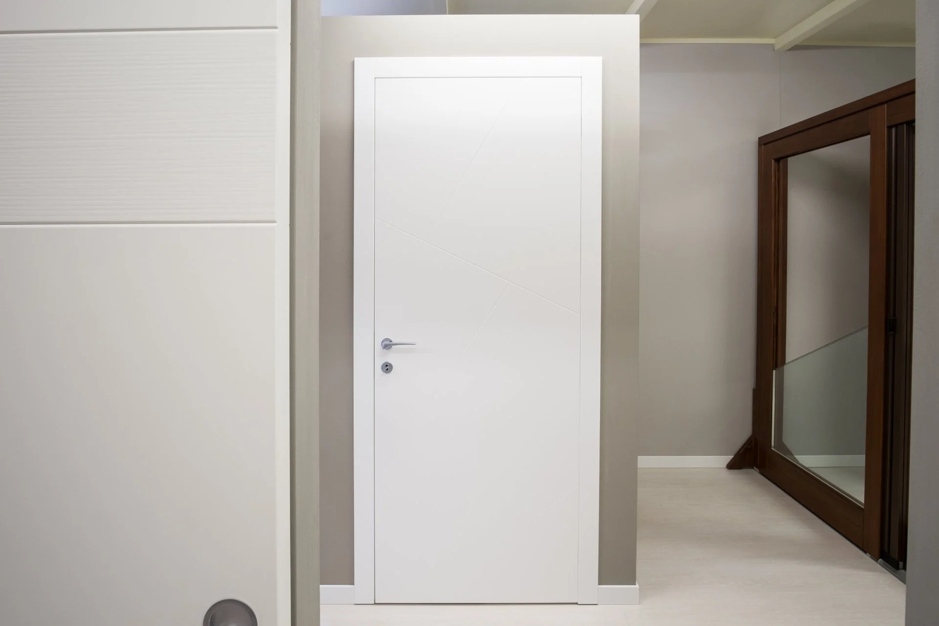 Progettazione e installazione porte interne in legno su misura a Mantova