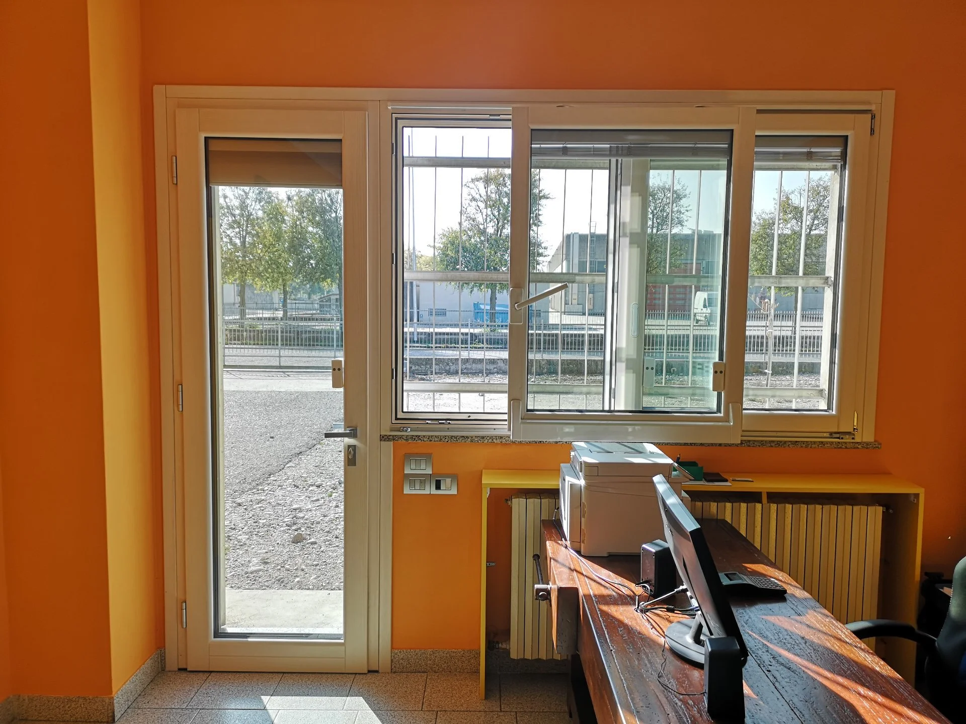 Progettazione e installazione finestre in legno su misura a Mantova