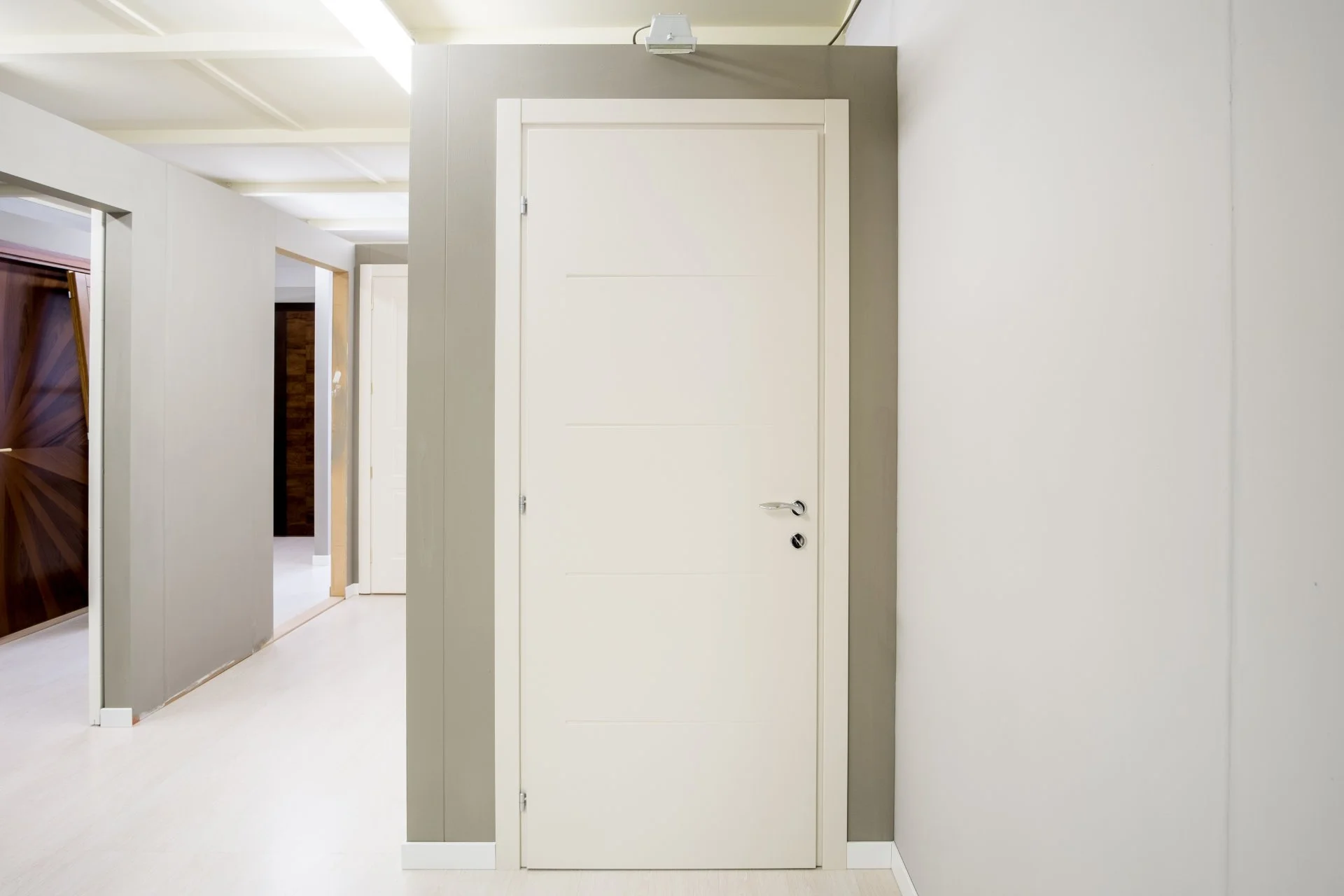 Progettazione e installazione porte interne in legno su misura a Mantova