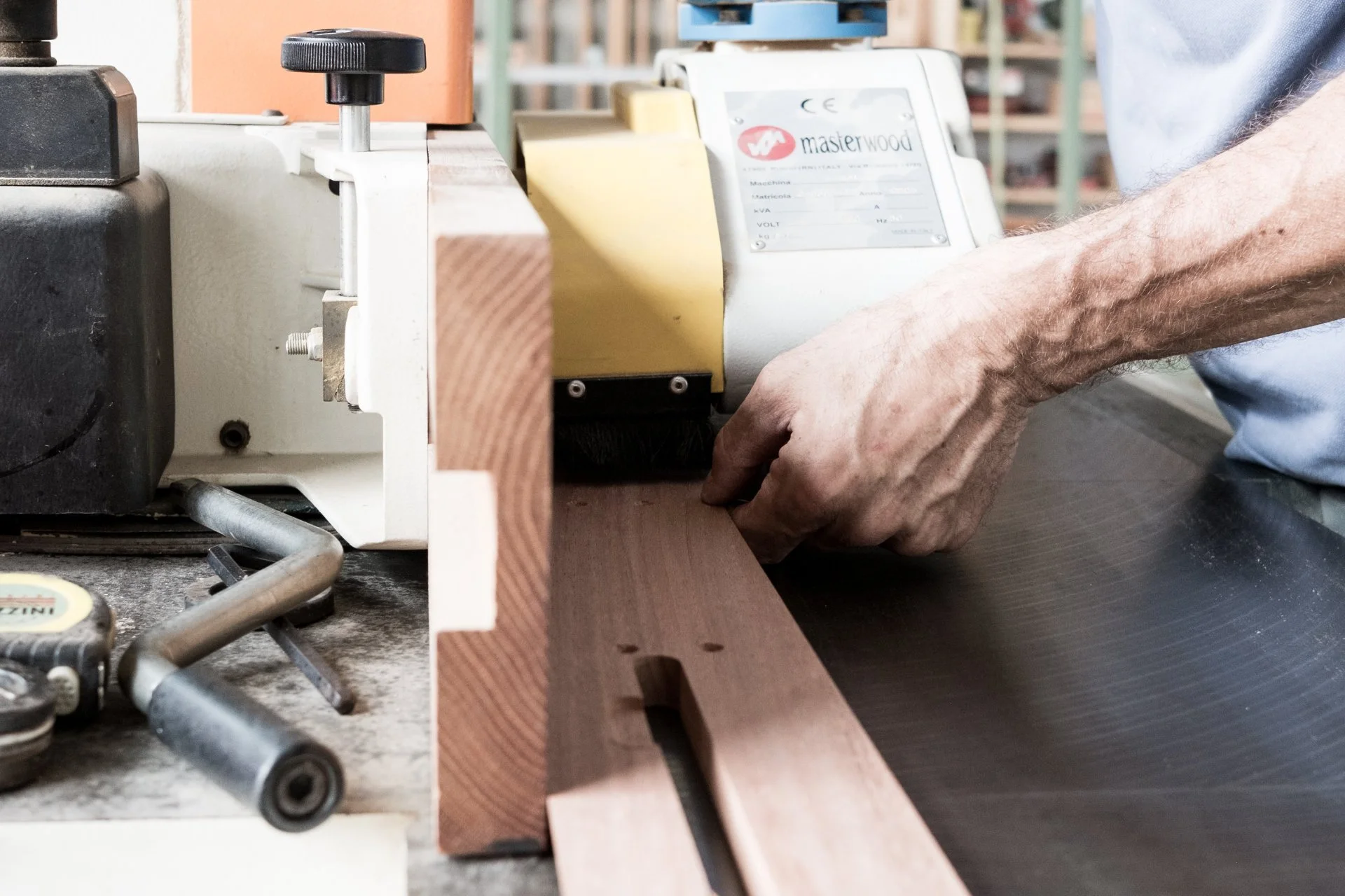 Vent'anni di esperienza nella lavorazione del legno al tuo servizio