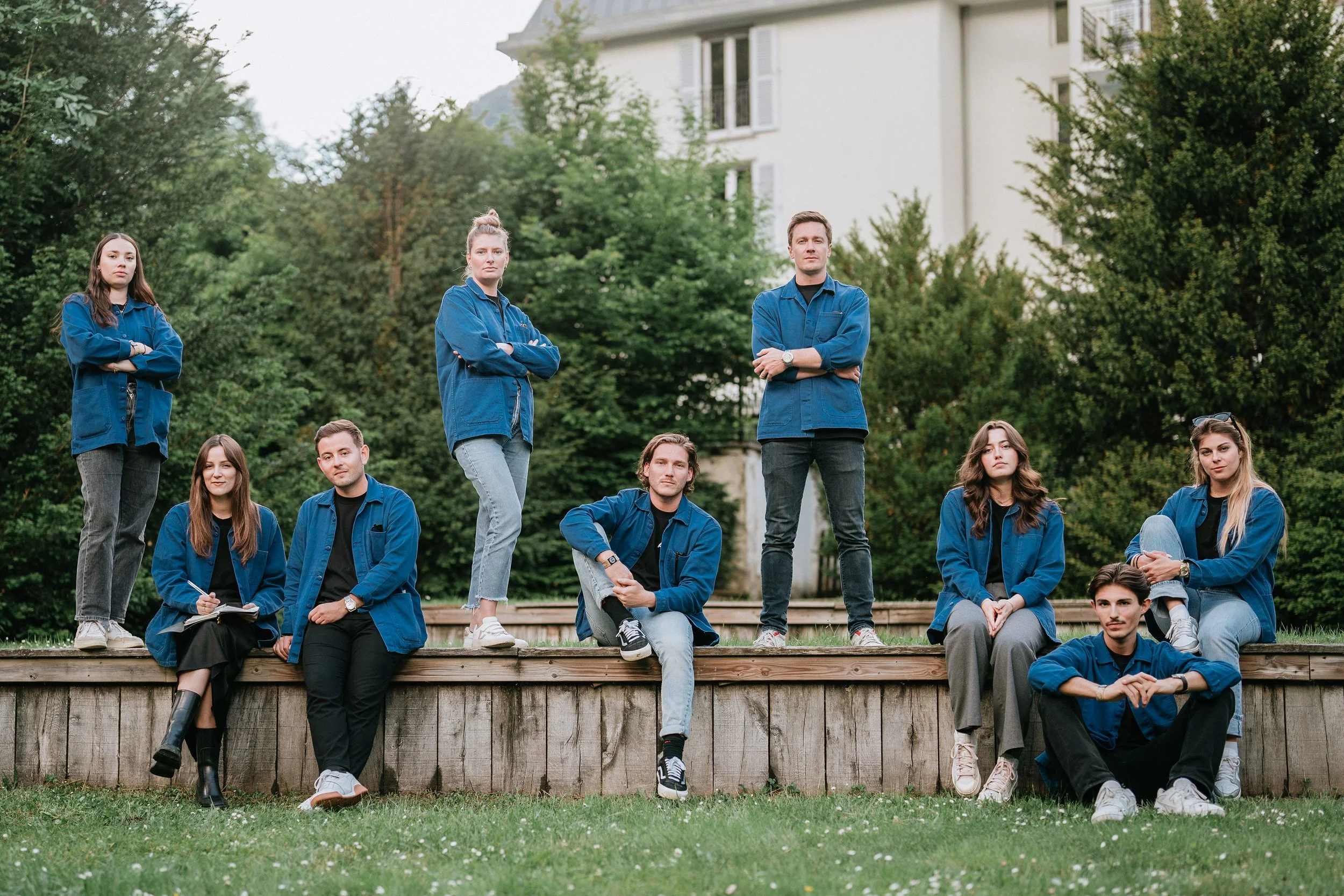 L’équipe de l’agence AYLO, symbolisant la cohésion et le travail d’équipe pour organiser les meilleurs voyages et événements