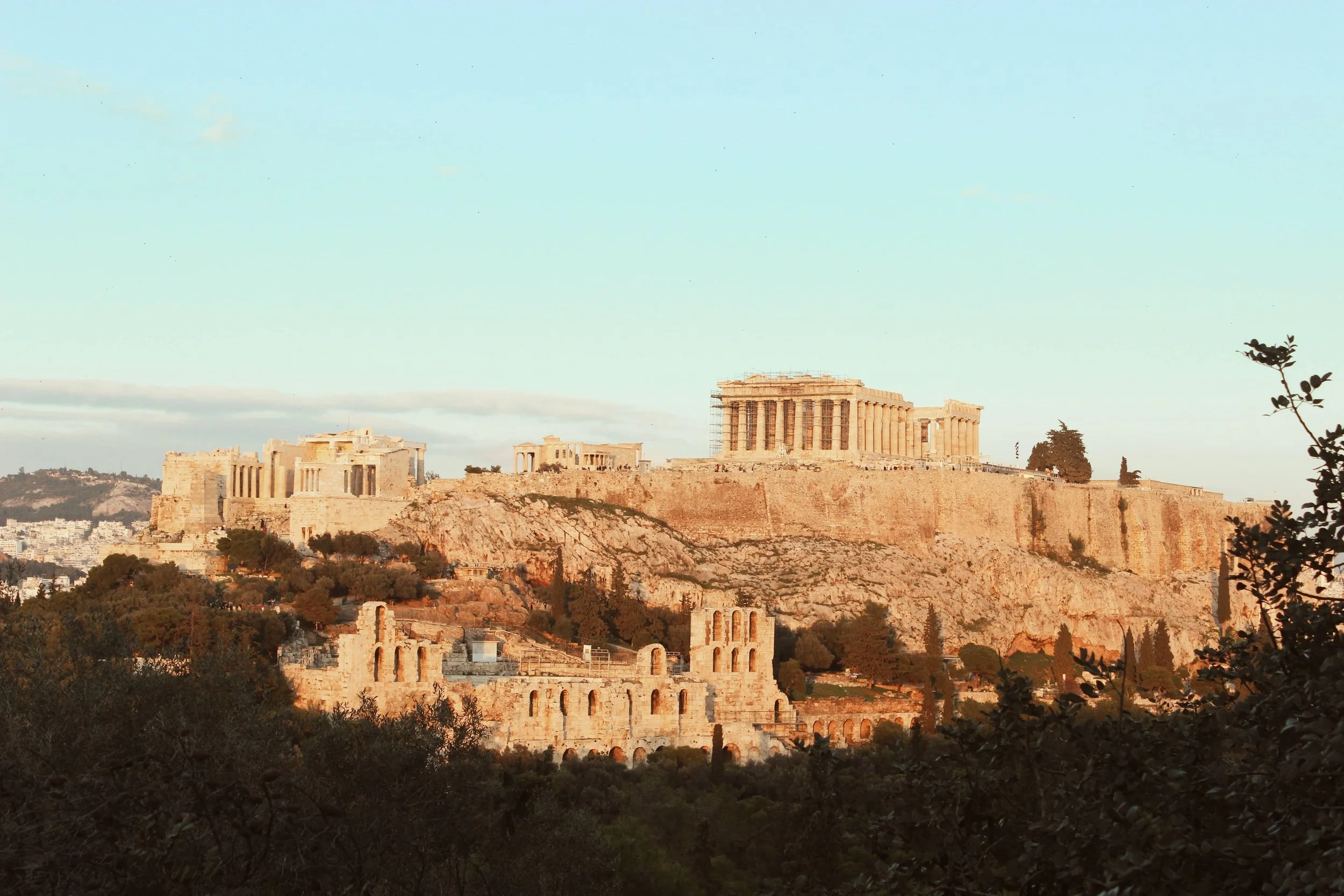 Destination de AYLO : l’Acropole d’Athènes, un site archéologique clé pour des voyages culturels et des séminaires historiques.