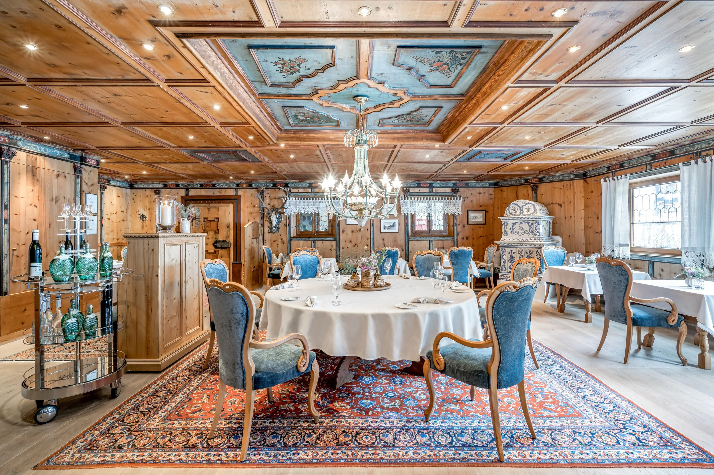 Restaurant gastronomique traditionnel du Trofana Royal Ischgl, cadre idéal pour un dîner d’entreprise ou un événement incentive.