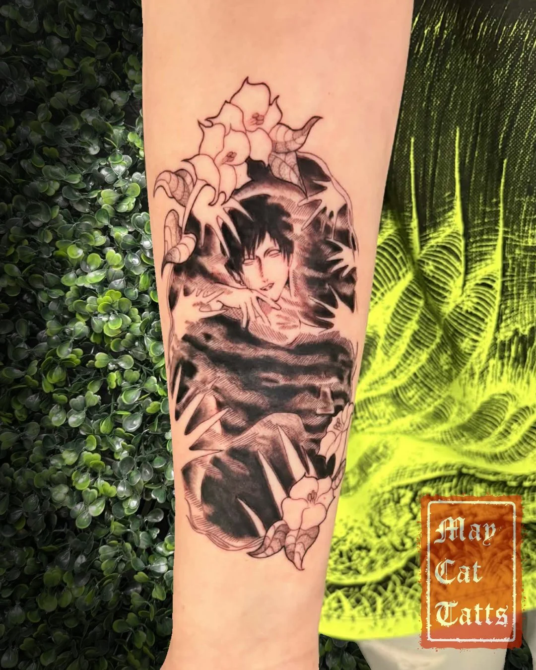 🖤Junji Ito: Lovesickness🖤
A very hazy, creepy piece for my long time client/ Junji Ito fan Tai!
When looking at the manga panel, there were so teeny tiny cross hatching lines that I had to simplify to make it much more tattooable. My faveourite par