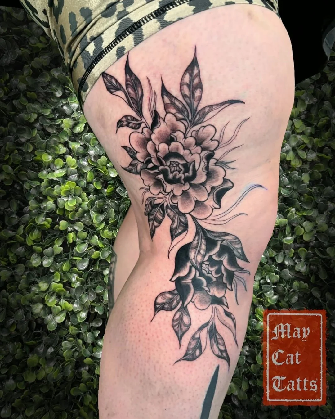 🌸Twin peo-knees!🌸
Florals that frame and flow around areas like knees are gorgeous! They&rsquo;re a great way to fill gaps or awkward spaces as well as complimenting the shapes of your body ☺️

🔗Tap the link in my bio to book in now! If you&rsquo;