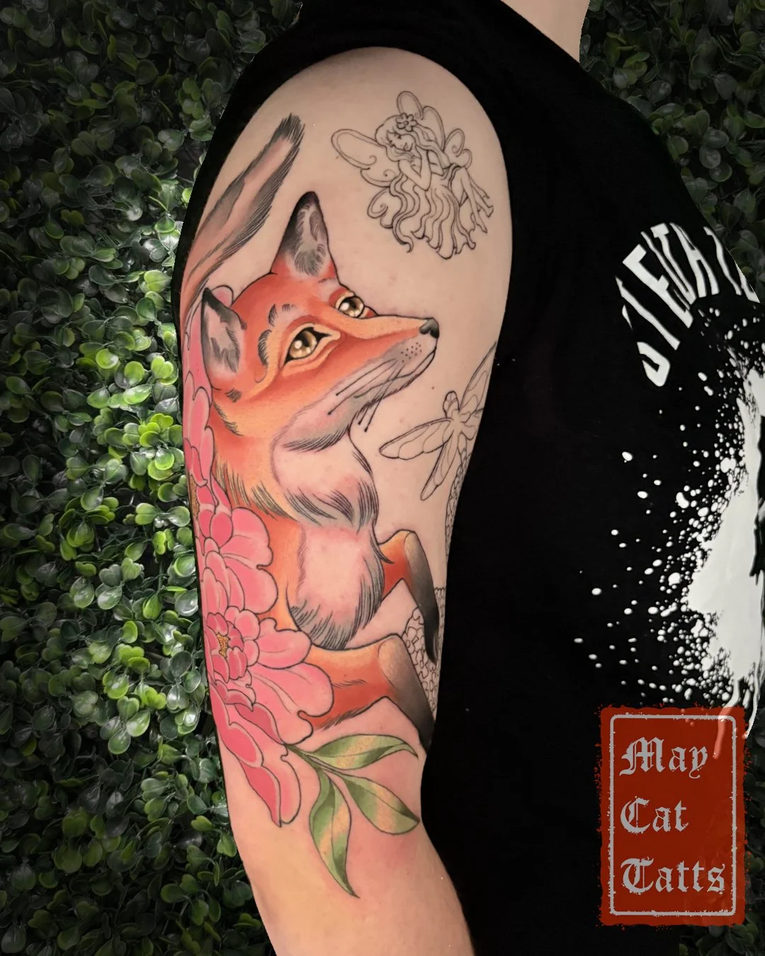 🌸Work in progress 🌸

We got a lot done in a day!

This was the first colour session for beautiful red fox tattoo and peonies and we're aiming for another session to finish off the fairy, dragonfly and hydrangeas. Such a meaningful and sentimental p