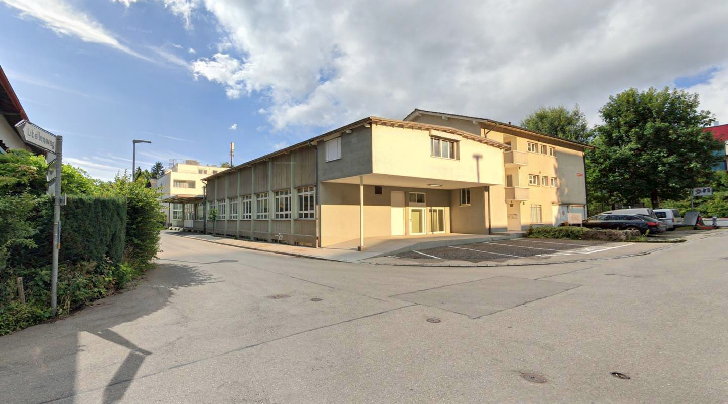 Render kombiniert mit Echtumgebung Gewerbegebäude