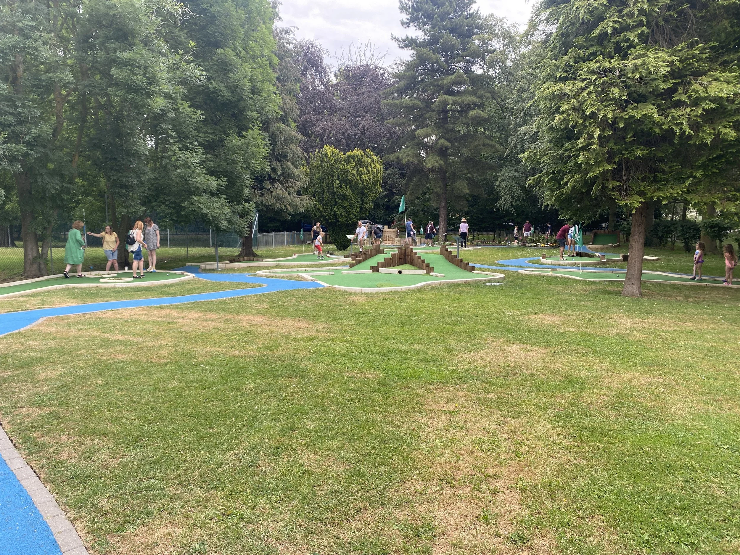 River Thames Mini Golf