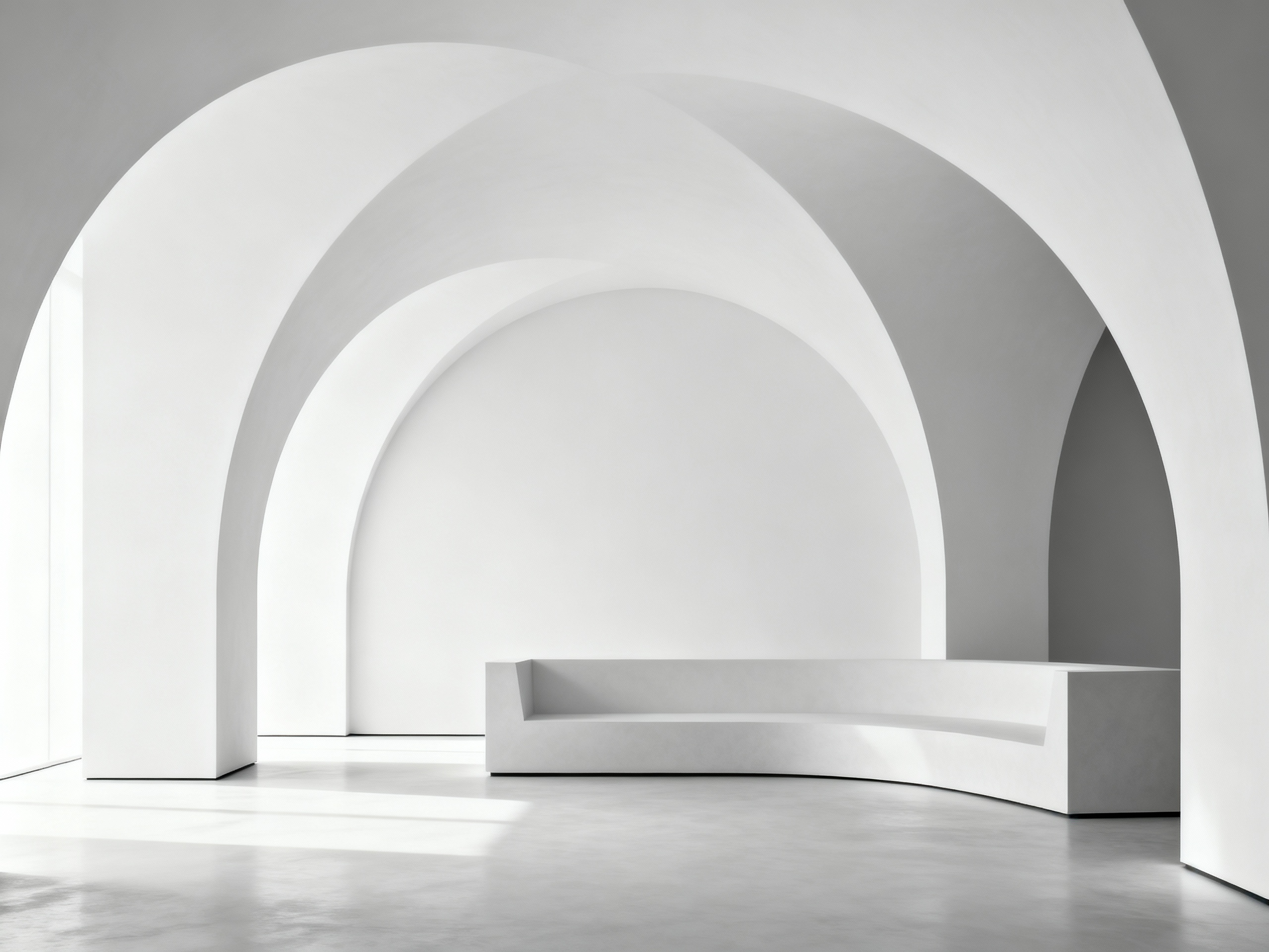 Weiße architektonische Innenraum mit großen Bögen und minimalistischem Design.