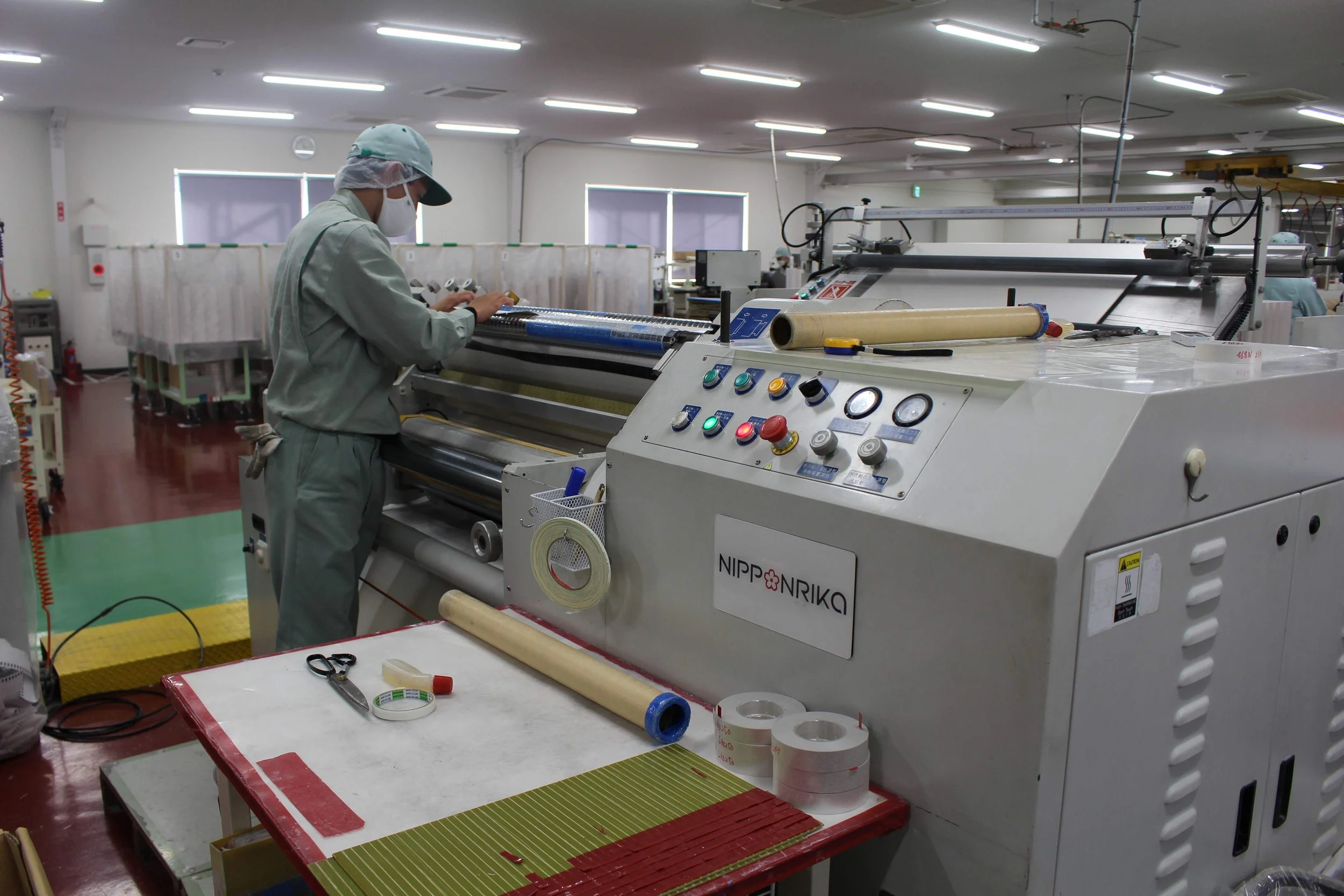 Slitting: operator sets up tape width.