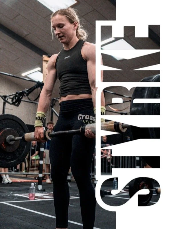 Styrke, Kondition og Mobilitet! 

Det er de 3 byggesten i Crossfit, og kan d&aelig;kke meget af det vi laver! 

Med disse 3 byggesten sikre du ikke bare at komme i god form, men ogs&aring; at bygge en krop som er robust og kan modst&aring;, fysisk st