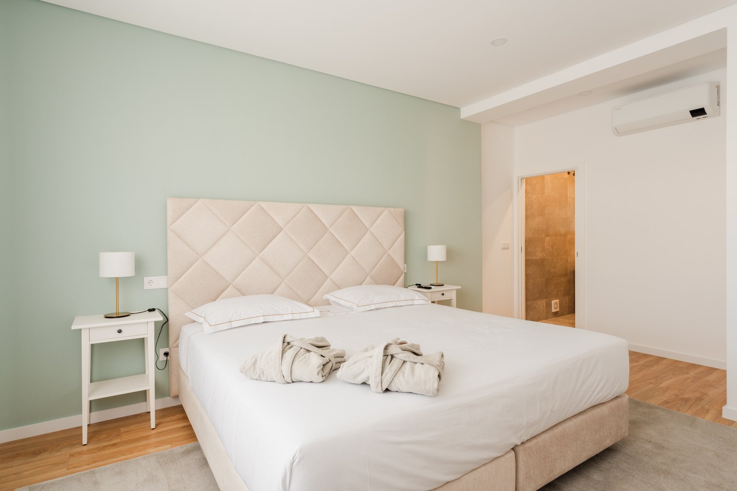 Apartamento com vista para piscina - 107 - Quarto com cama dupla