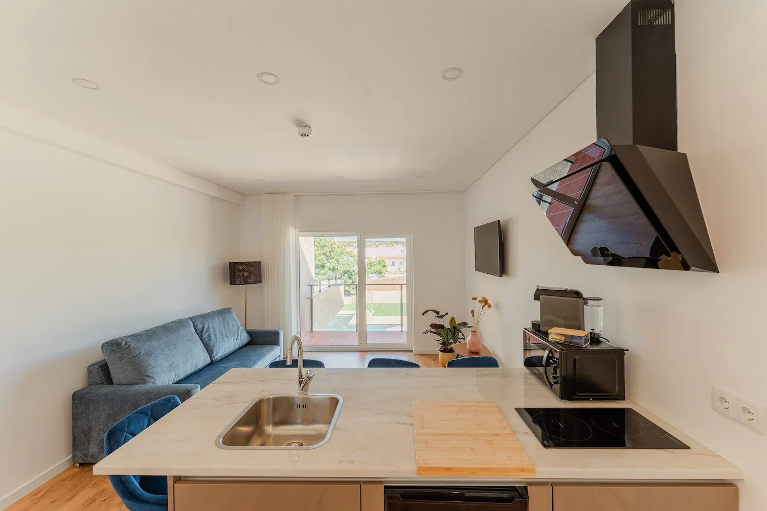 Apartamento com vista para piscina - 105 - Kitchenette e sala de estar