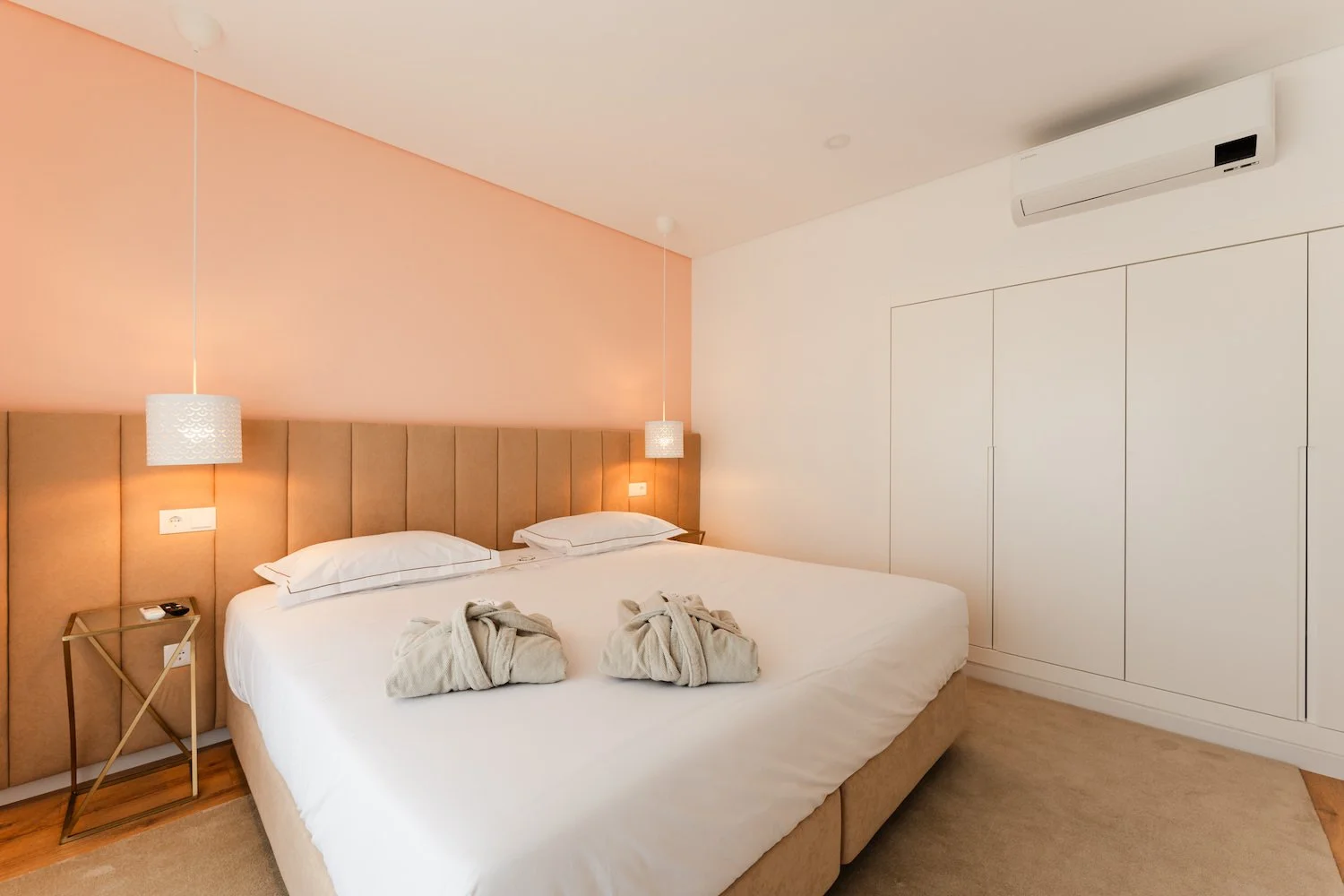 Apartamento com vista para piscina - 105 - Quarto com cama casal