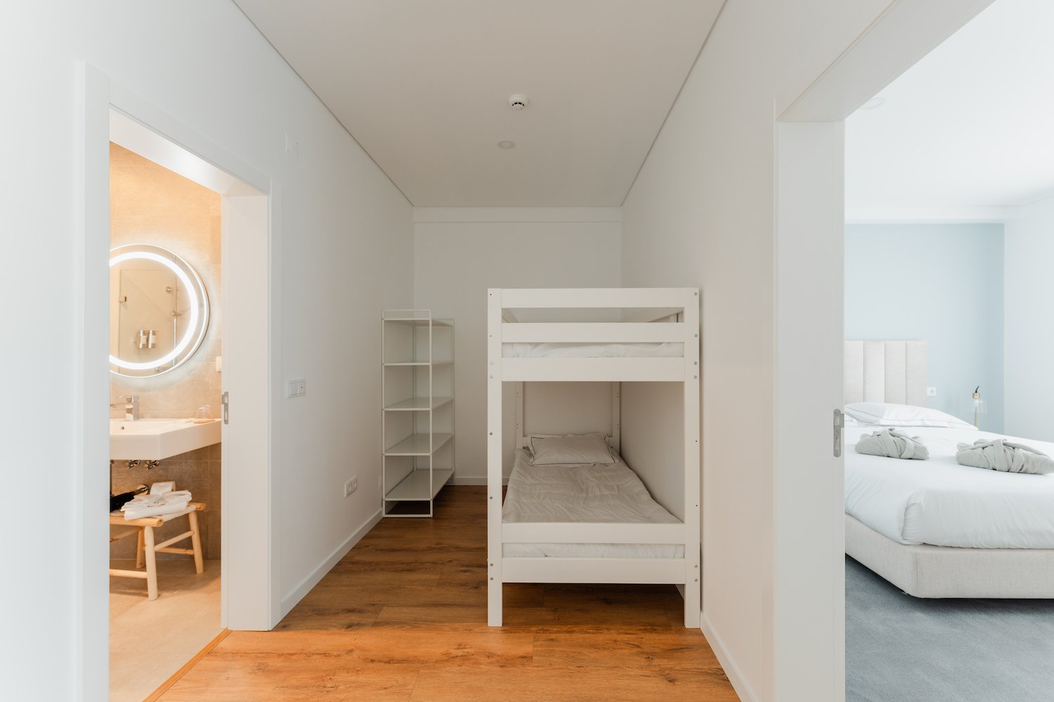 Apartamento com vista para piscina - 106 - Quarto com beliche