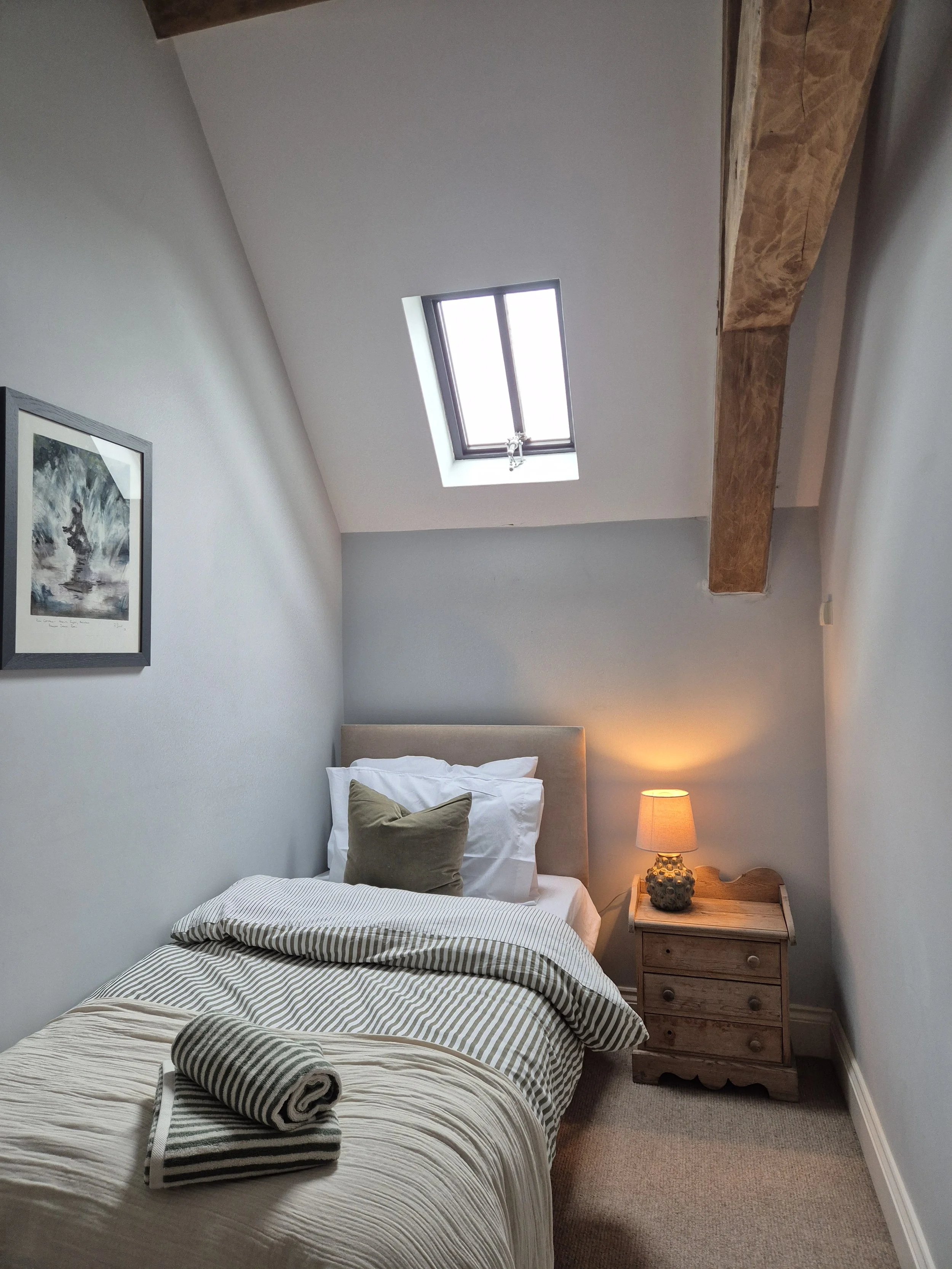 single bedroom 1.jpg