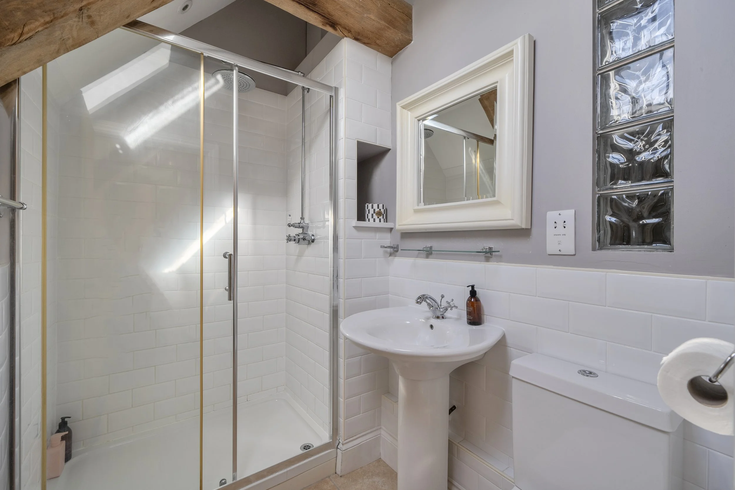 upstairs double bedroom ensuite.jpg