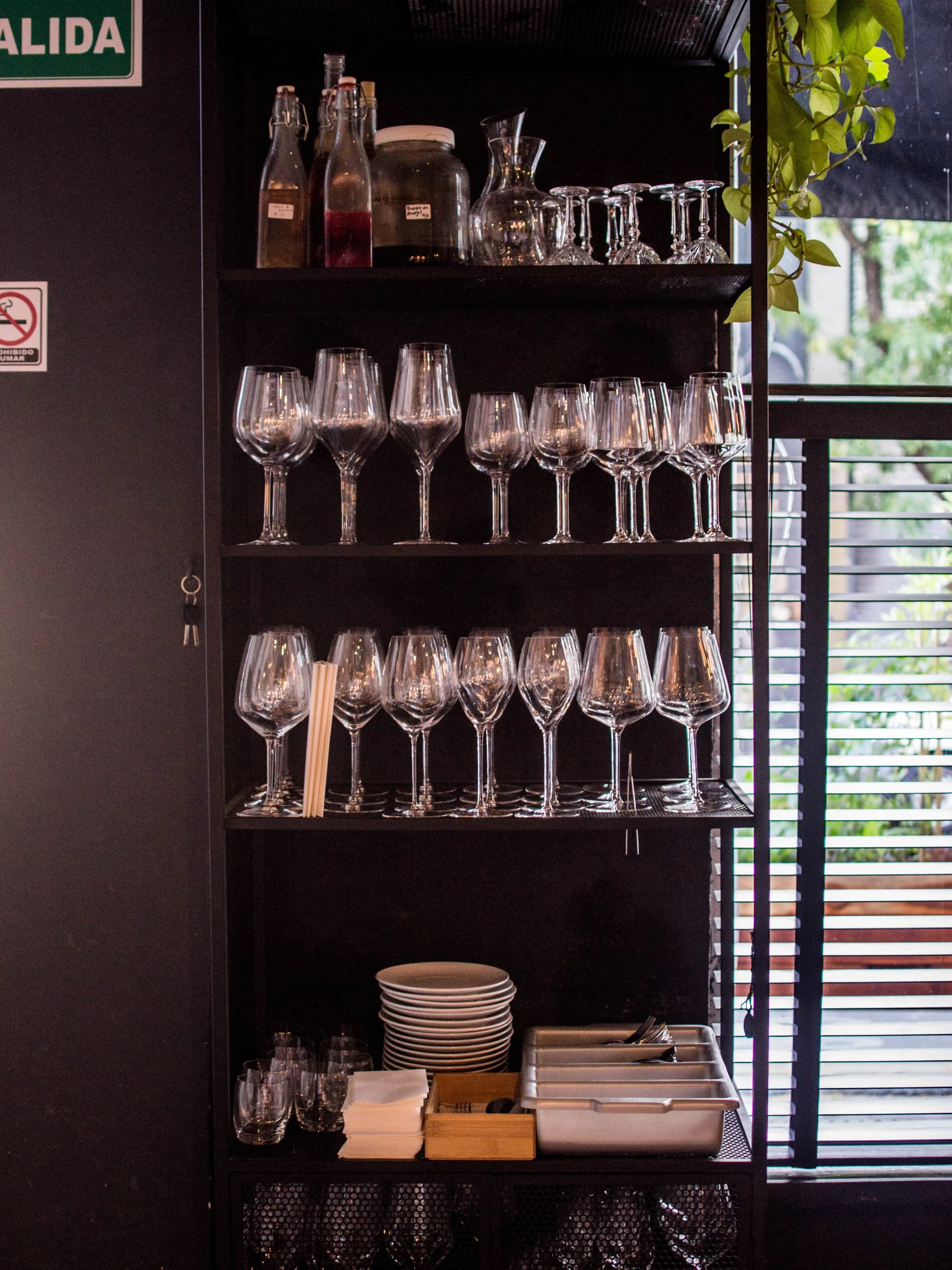 Cuando un local funciona bien, se nota: 

El equipo trabaja mejor.
El servicio fluye.
El cliente lo siente y vuelve.

Muchos gastron&oacute;micos sue&ntilde;an con tener su propio lugar
para crear, probar ideas, crecer y que adem&aacute;s sea rentabl