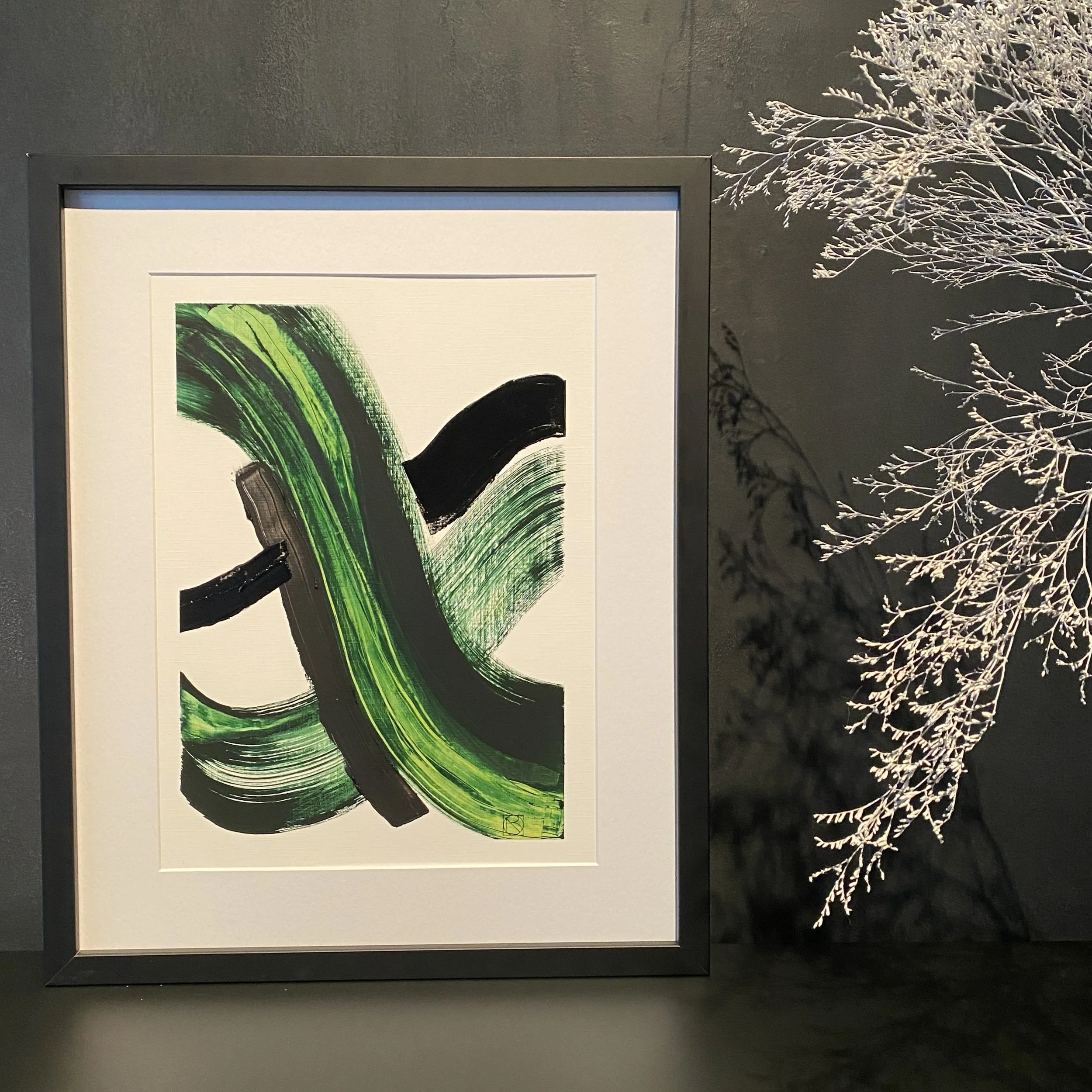 Lumières Noires Vert clair et vert foncé, Réalisée en 2024, cette œuvre est unique.
Monogrammé à la main, (en bas) puis signé, daté et titré « Lumières Noires 2024»
Peinture à l’huile
51 x 41 cm