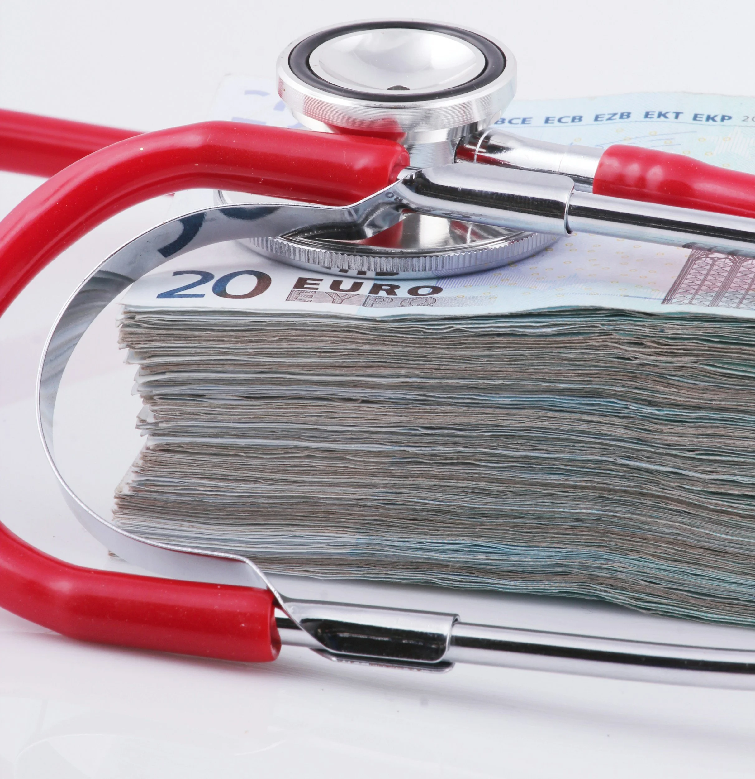 Banknotes with a red stethoscope on top, symbolising cost predictability in medical device audits.