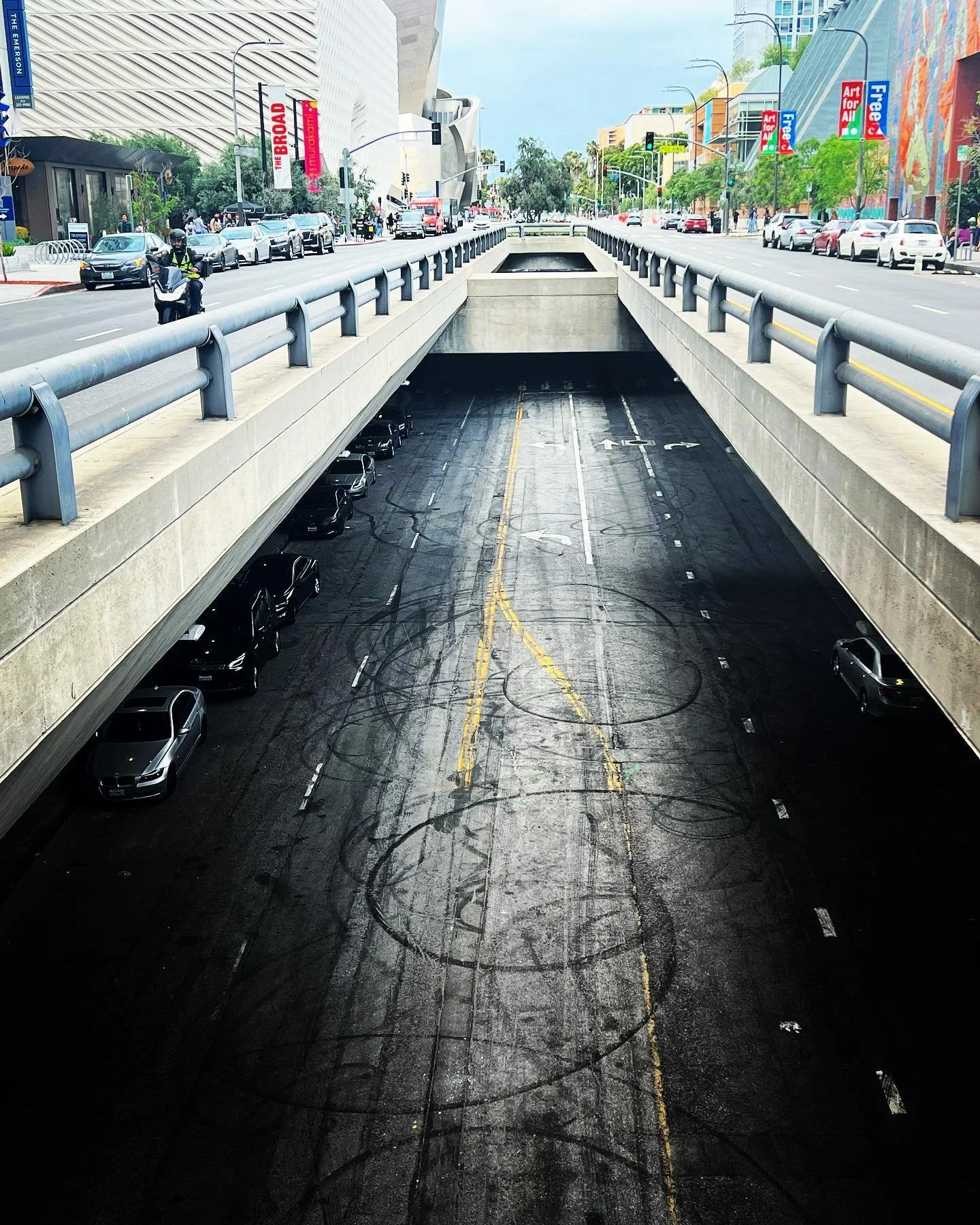 Between two Museums #thebroad #moca #LosAngeles #MEKpics