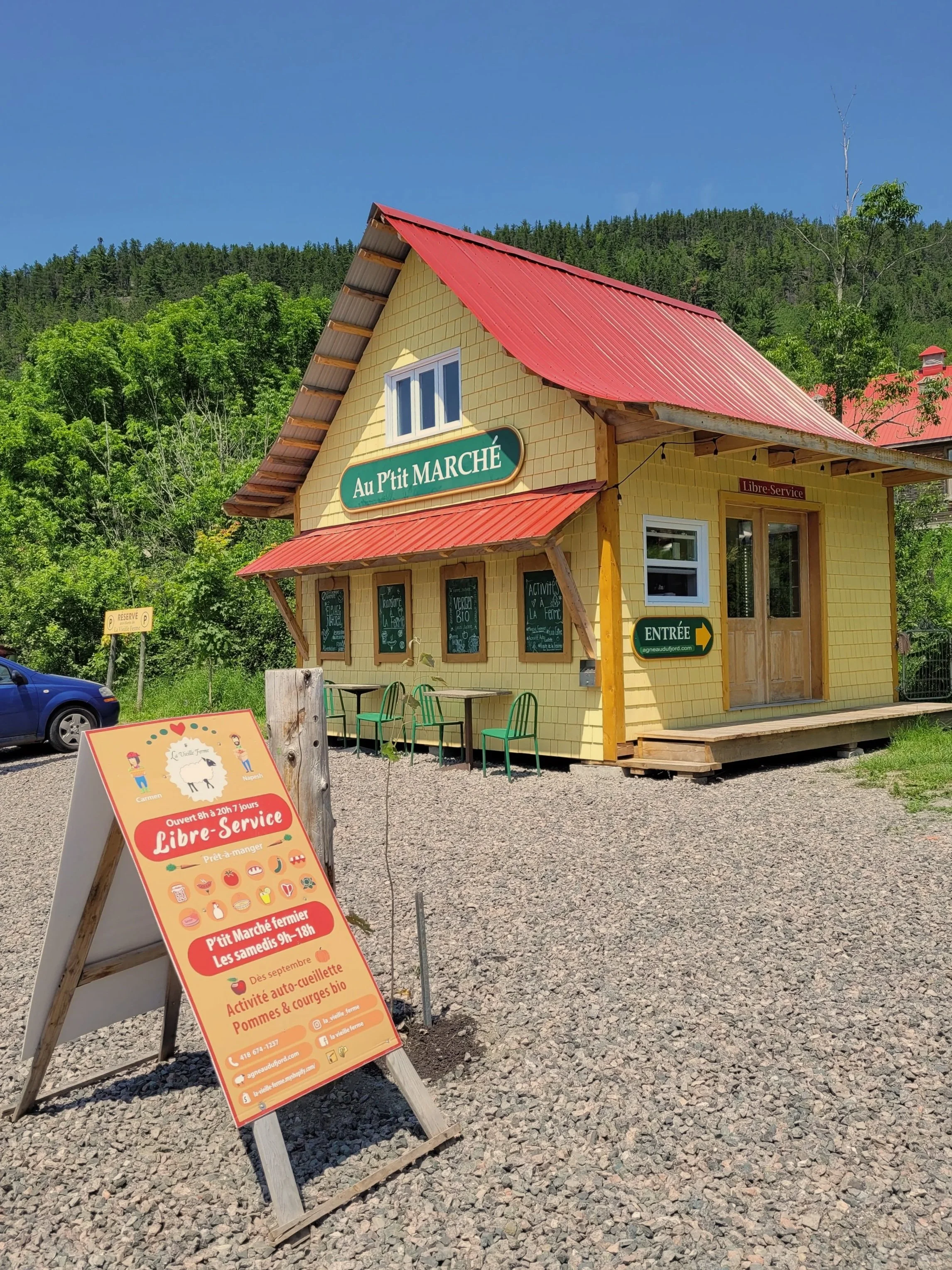 Kiosque-libre service devant la ferme
