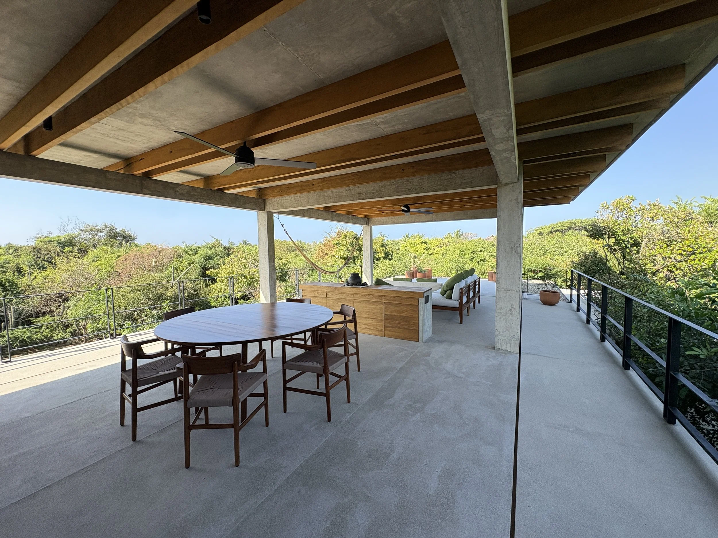 Dinning and living on a rain protected terrace