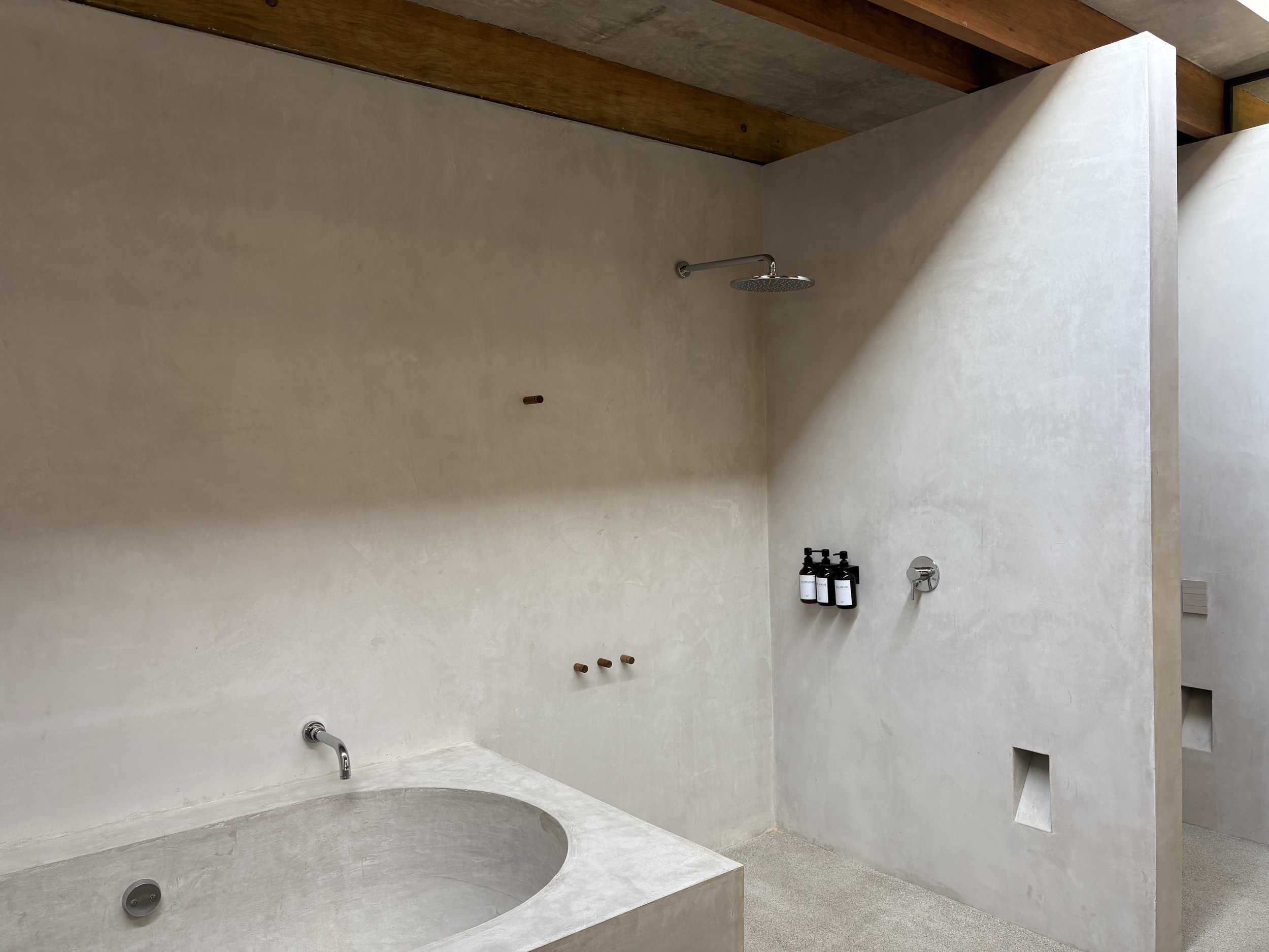 A bath as an experience of light and peace