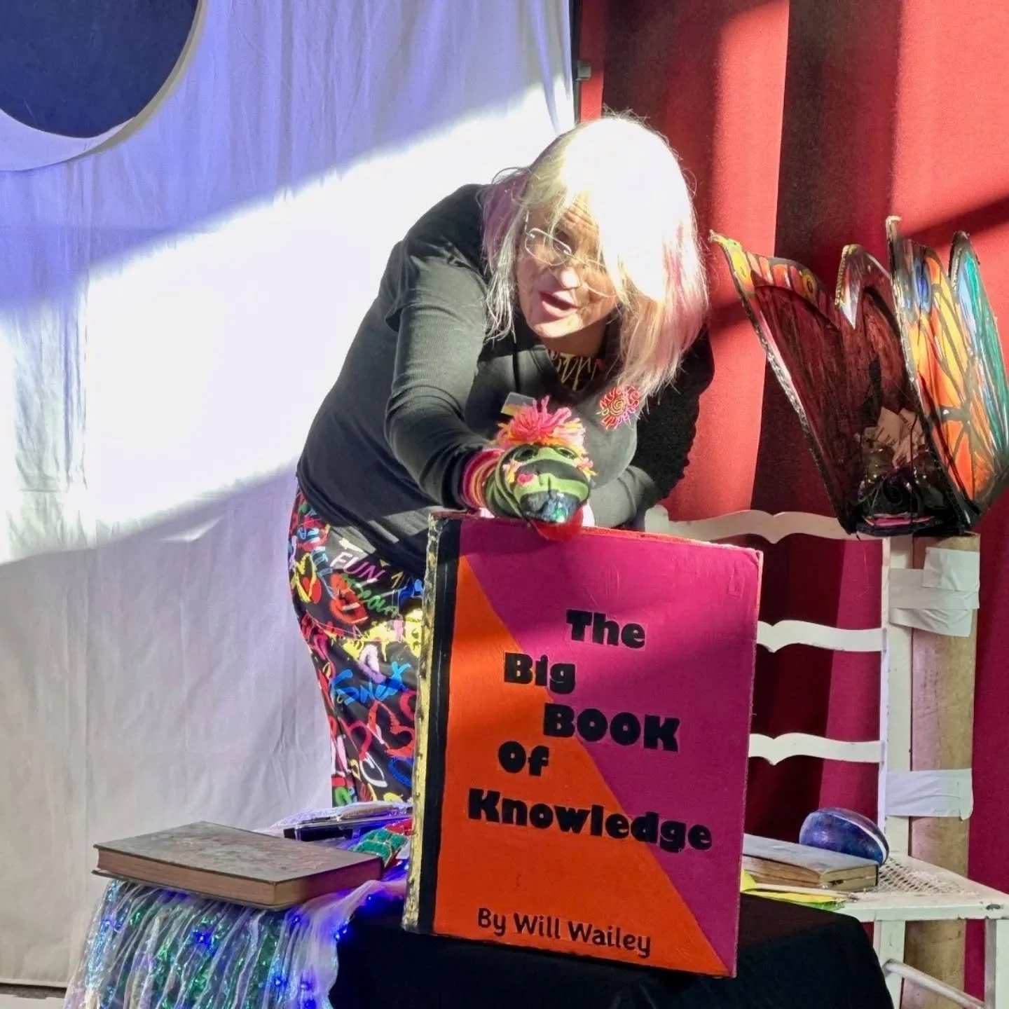 Some beautiful photographs of my puppets shows from the last two Fridays at Pitlochry Festival Theatre. I perform these every Friday and the sessions start at 9.30am. The mornings also include a nursary songtime, sensory play and crafts. @pitlochryft