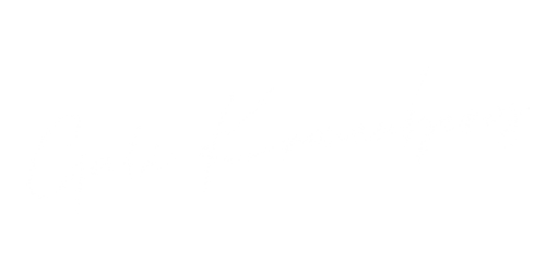 Handwritten-style text saying 'Gala Komeberg' on a black background.